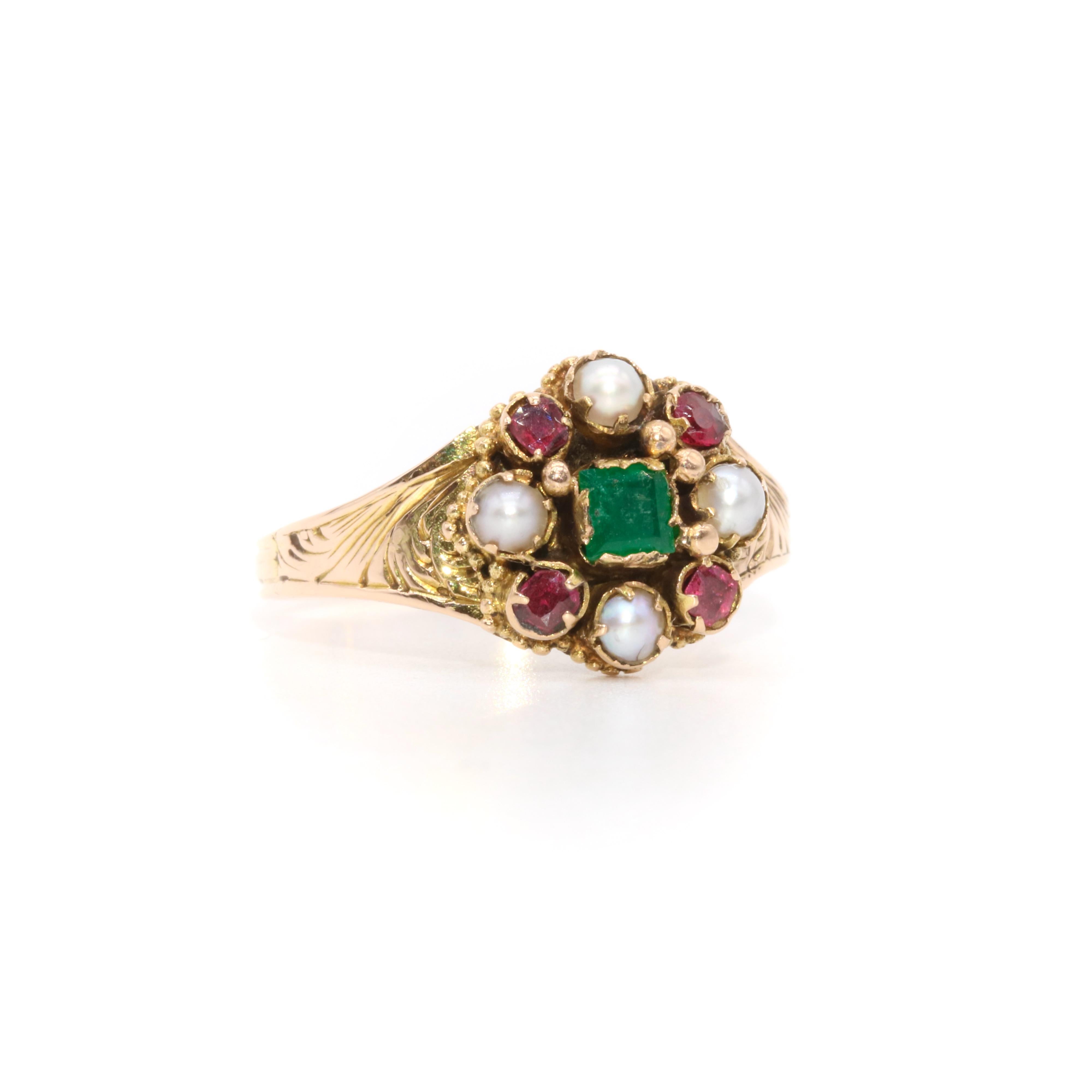 Antique Victorian 15K Yellow Gold Emerald, Garnet and Pearl Cluster Ring In Good Condition For Sale In Staines-Upon-Thames, GB