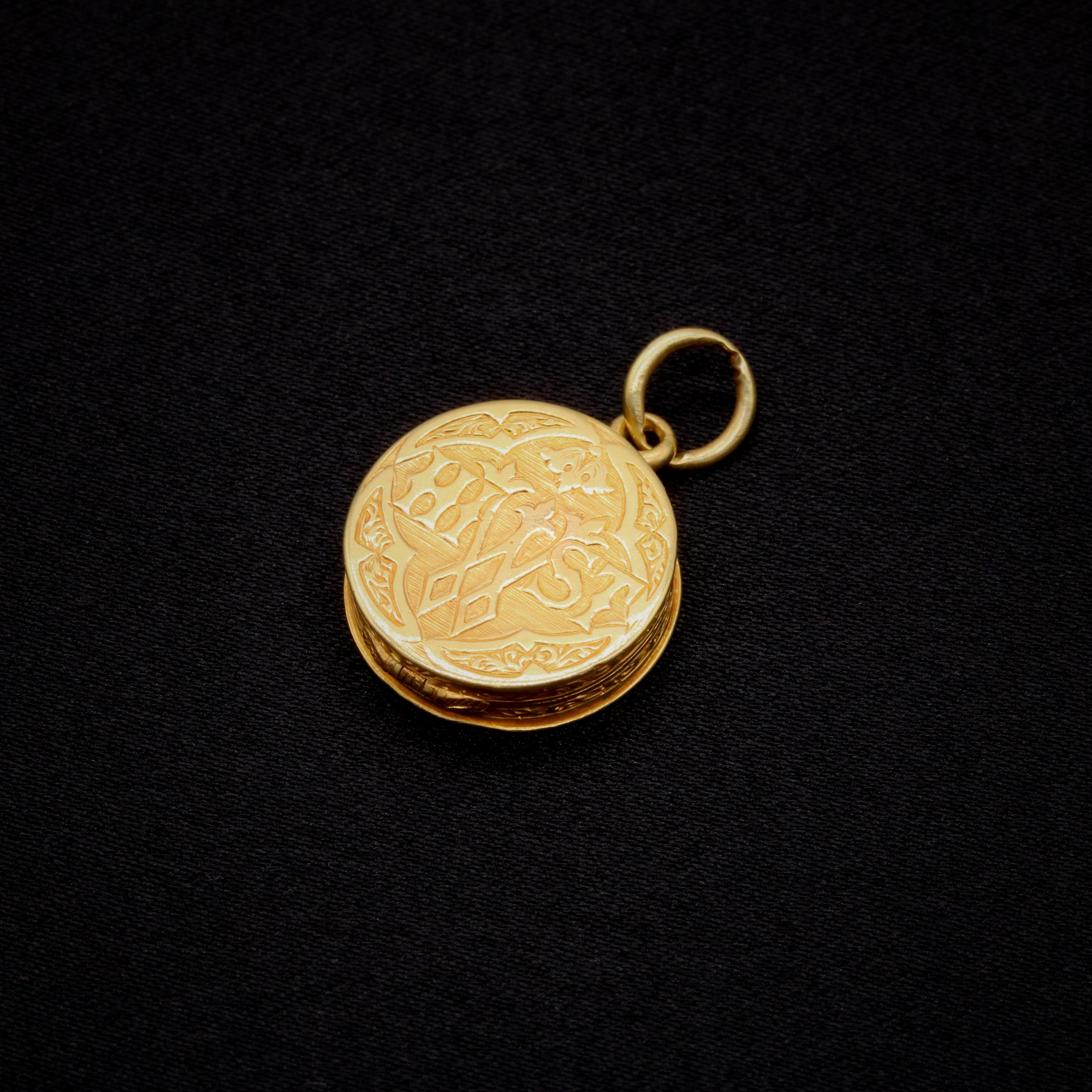 A Victorian yellow gold locket, in 15 yellow gold. 

This endearing locket is circular and opens on a hinge. Originally, this piece would have held 4 counters or markers (which have been lost to time), for use in the card game ‘whist’, which was
