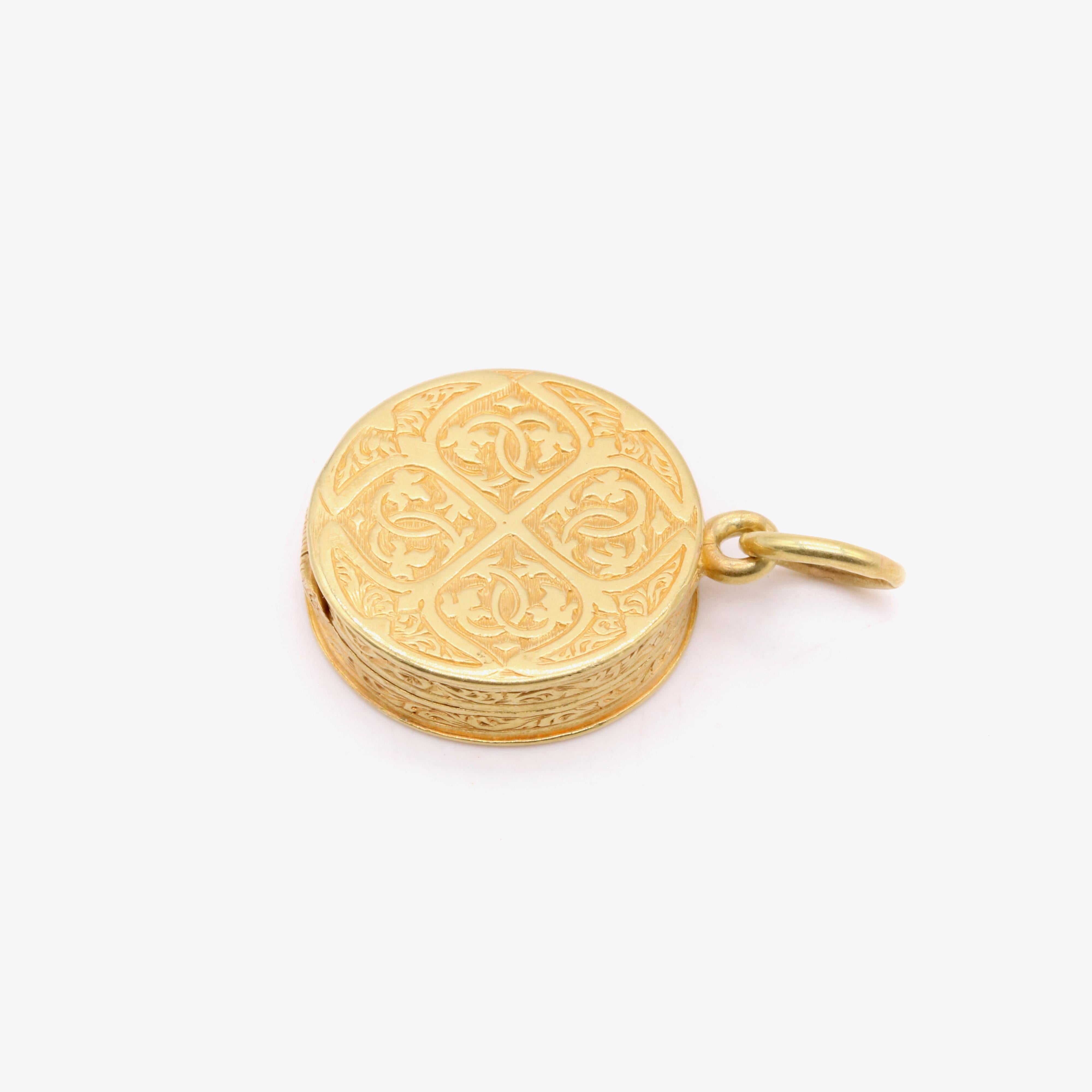 Women's or Men's Antique Victorian 15K Yellow Gold Engraved Whist Locket Pendant