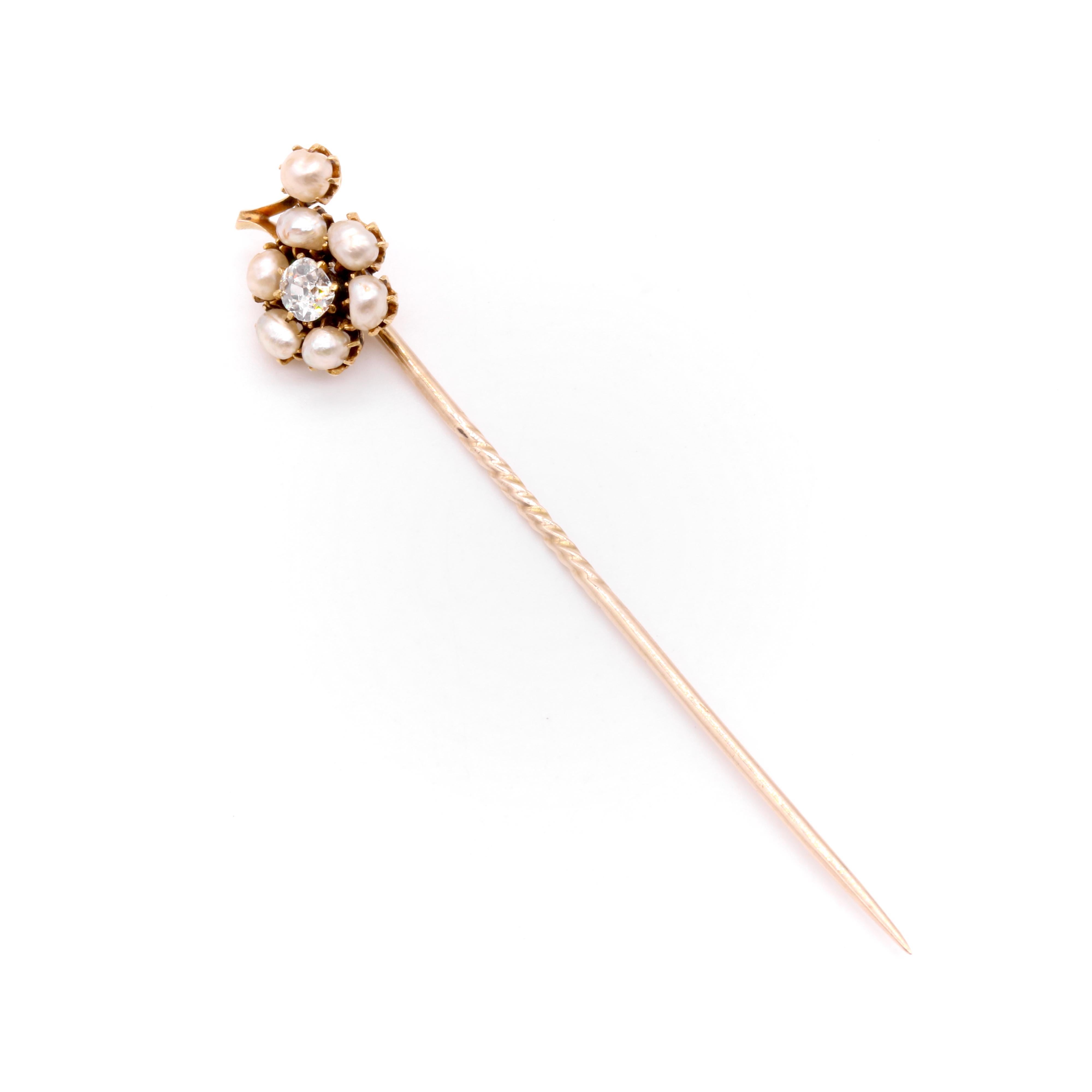 Antique Victorian 15K Yellow Gold Old Mine Cut Diamond & Pearl Flower Stick Pin In Good Condition For Sale In Staines-Upon-Thames, GB