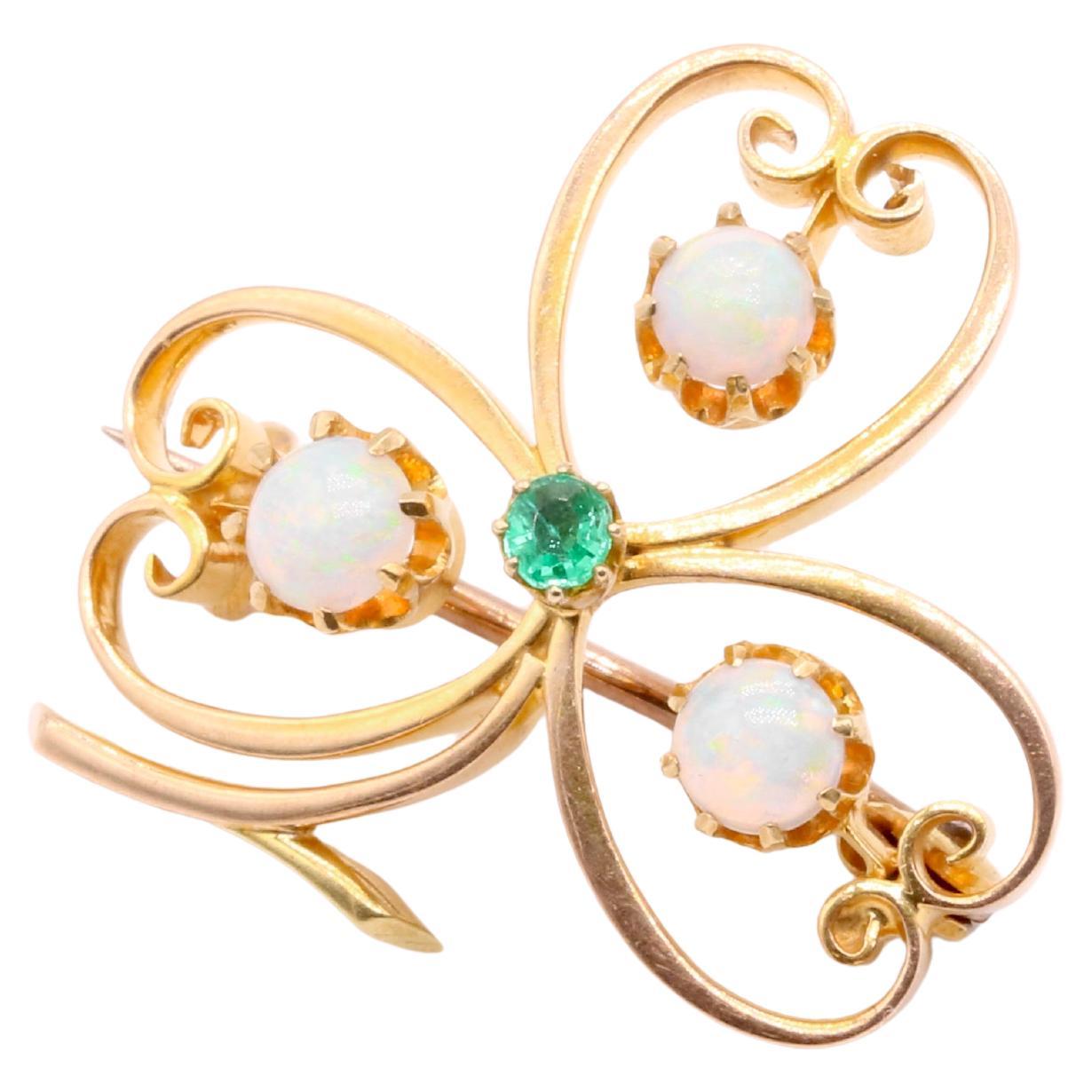 Broche de trèfle en or jaune 15K avec opale et émeraude, d
époque victorienne