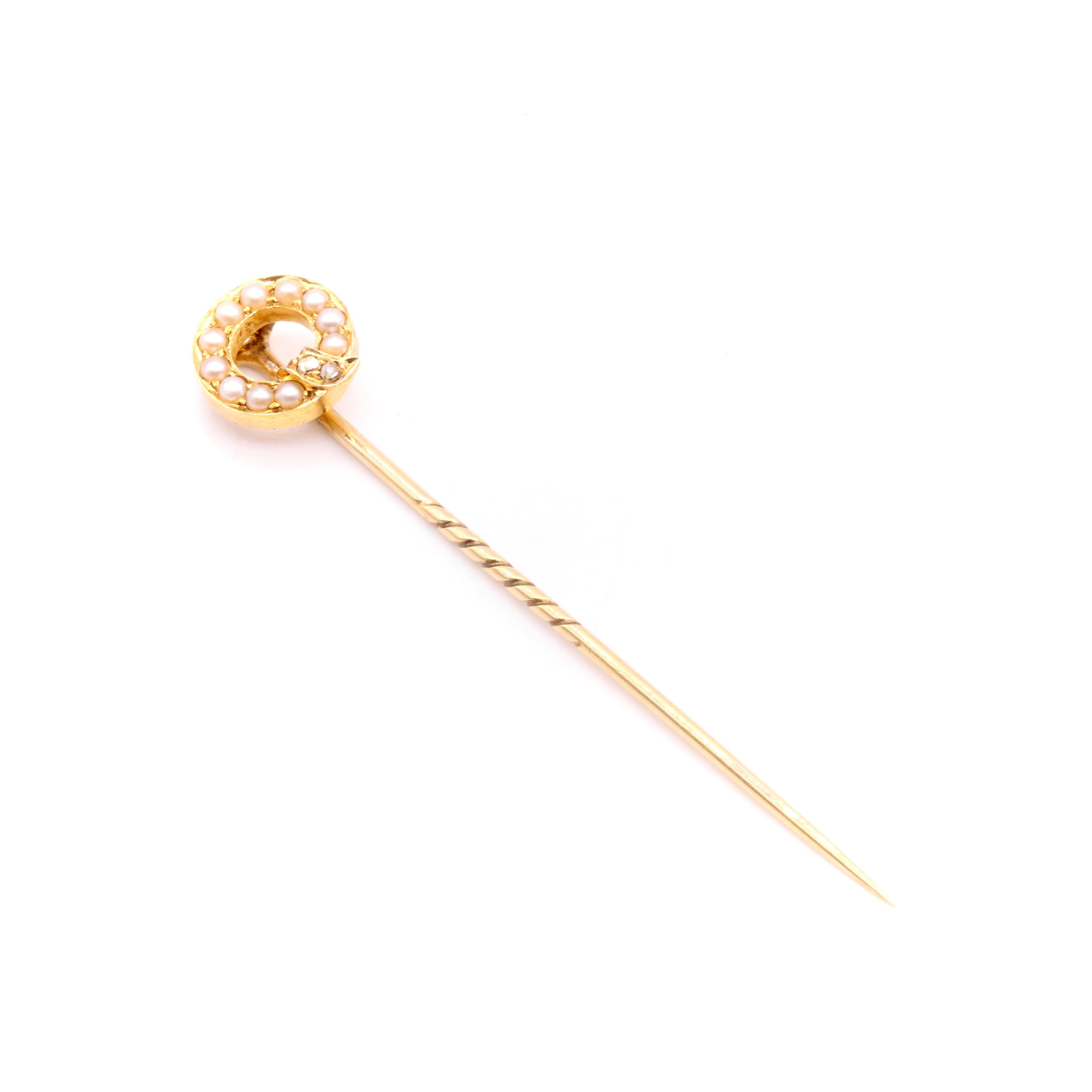 Antique Victorian 15K Yellow Gold Pearl and Diamond Garter Stick Pin In Good Condition For Sale In Staines-Upon-Thames, GB