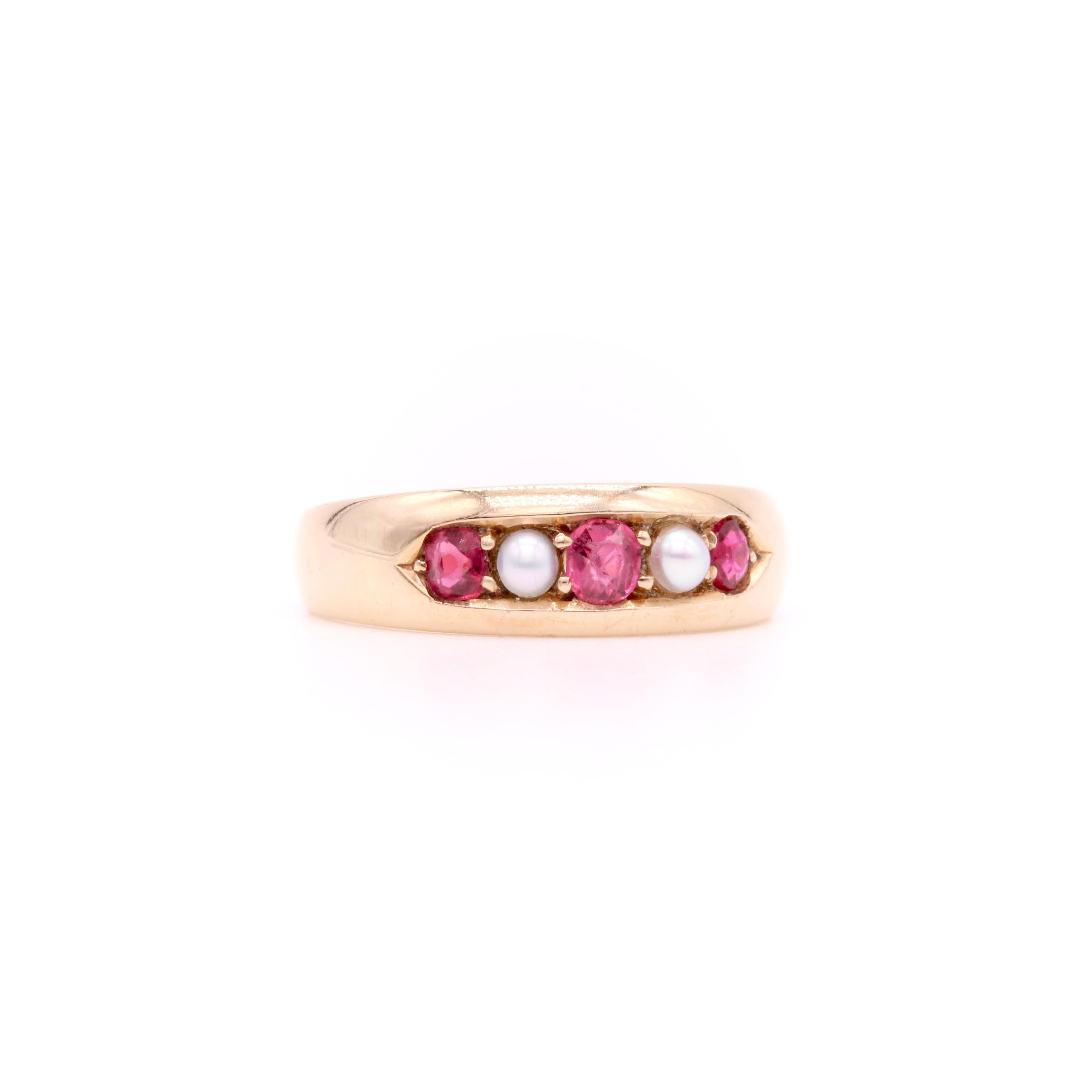 Antique Victorian 15K Yellow Gold Ruby and Pearl 5 Stone Band Ring In Good Condition For Sale In Staines-Upon-Thames, GB