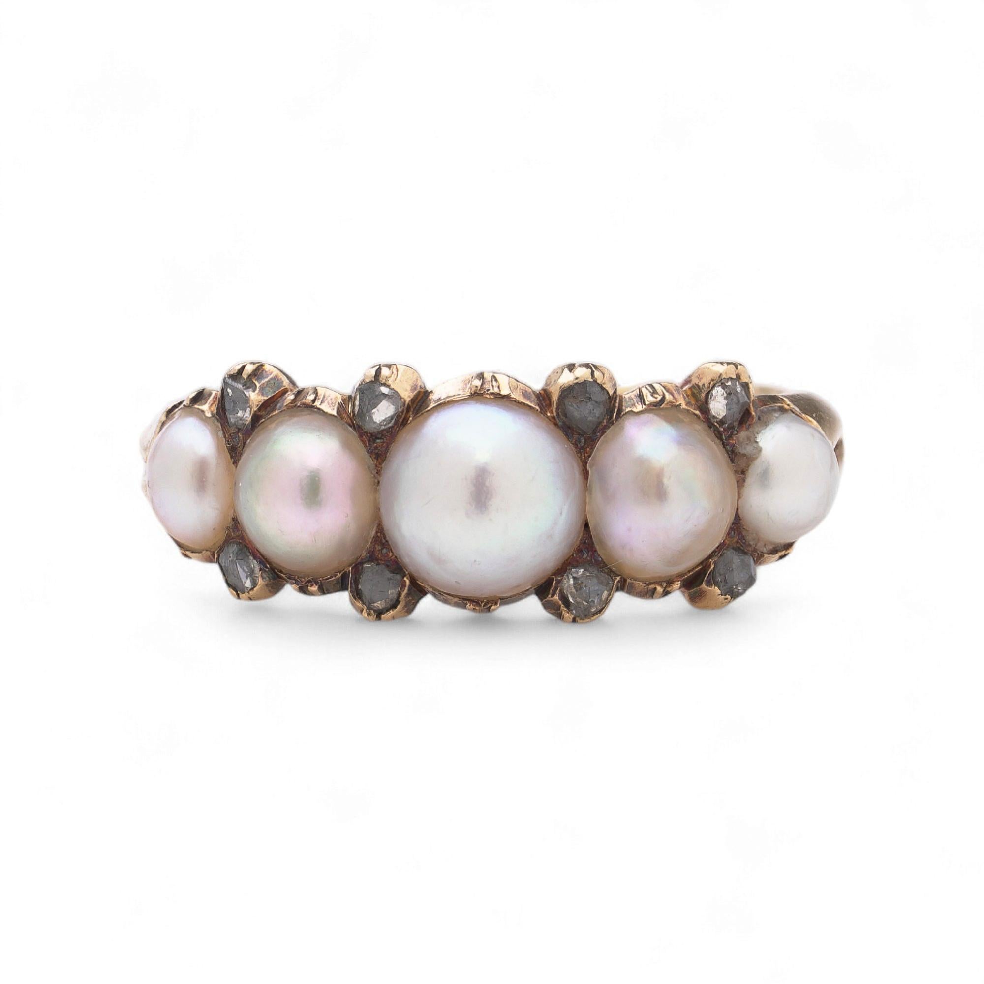 Victorien Ancienne bague victorienne à cinq pierres en or 15kt avec perles et diamants taillés en rose en vente
