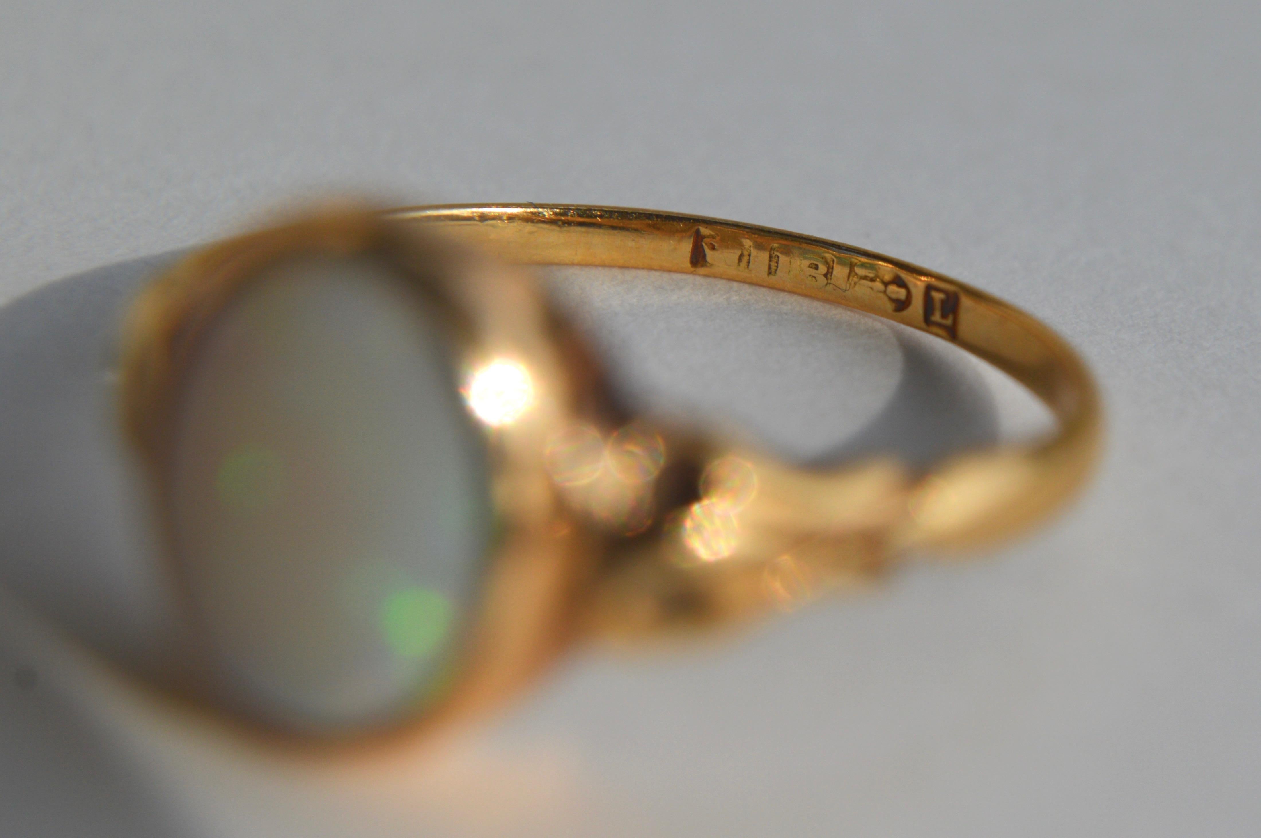 Antique Victorian 18 Karat Gold 1.86 Carat Opal Signet Ring In Good Condition In Crownsville, MD