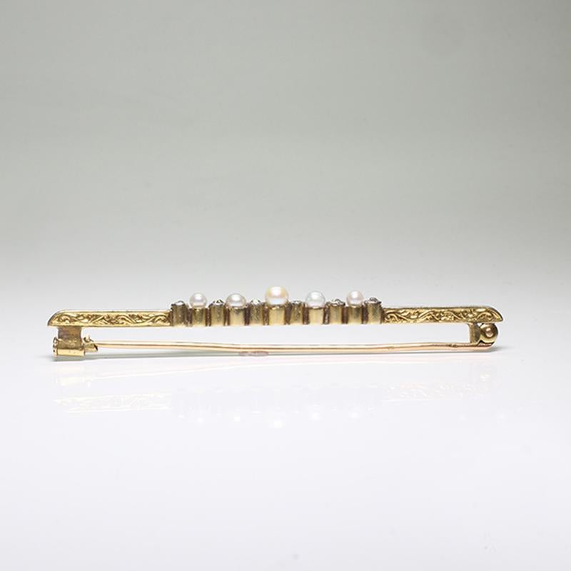 Women's or Men's Antique Victorian 18 Karat Gold Diamond and Pearls Brooch For Sale