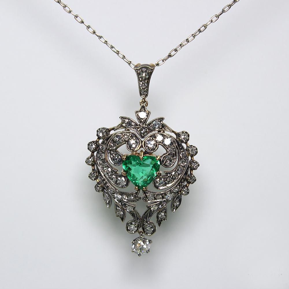 Period: Victorian (1836-1901)
Composition: 18K Gold and silver
Platinum necklace.

Stones:
•	1 natural Colombian heart shape emerald that weighs 1ctw.
•	46 Single cut diamonds of G-VS2 quality that weigh 0.95ctw. 
•	1 Old mine cut diamonds of H-SI1