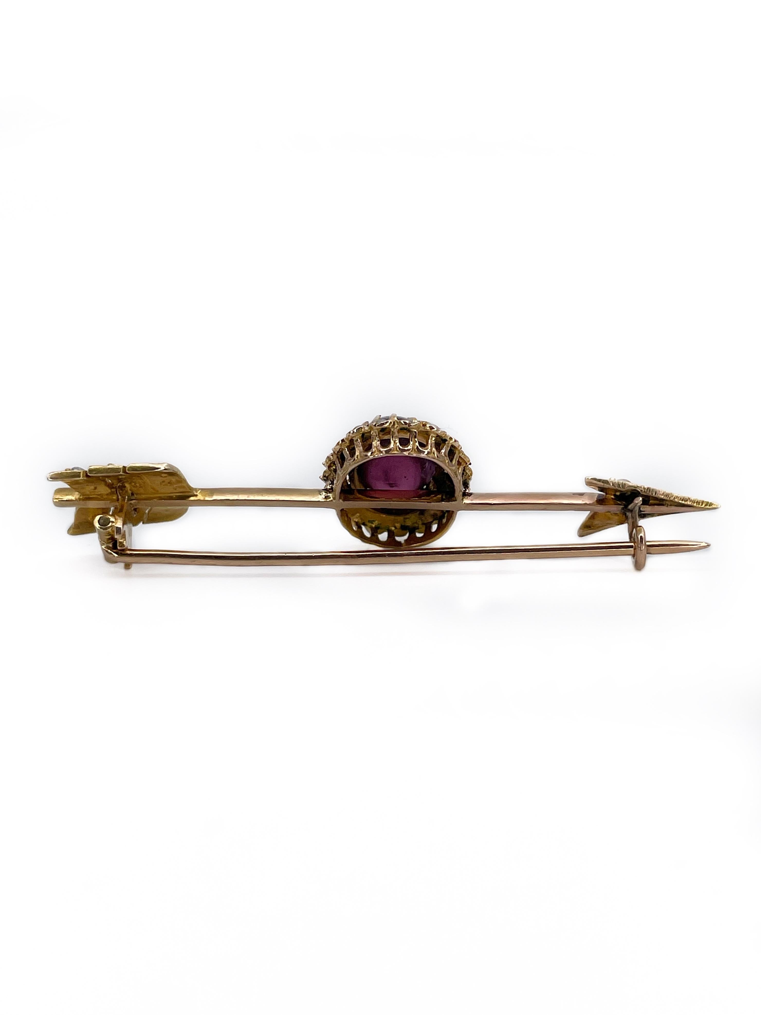 This is a magnificent Victorian arrow bar brooch crafted in 14K gold. The piece features beautiful oval cabochon cut garnet (1.80ct, RP-PR 6/4, P1). It accompanied with 35 seed pearls (1.3-1.4mm). 

Weight: 3.74g
Length: 5cm
Central detail: