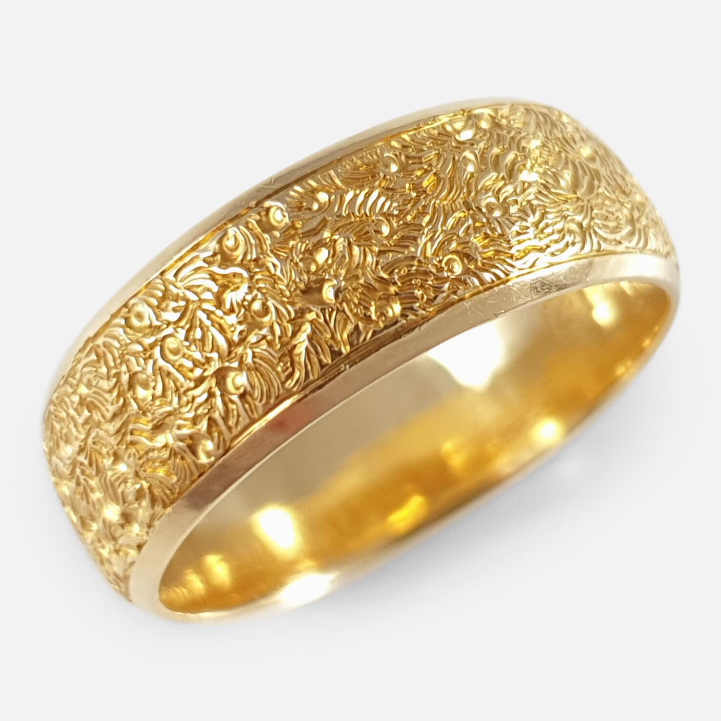 Women's or Men's Antique Victorian 18 Karat Yellow Gold Engraved Wedding Band Ring 1881