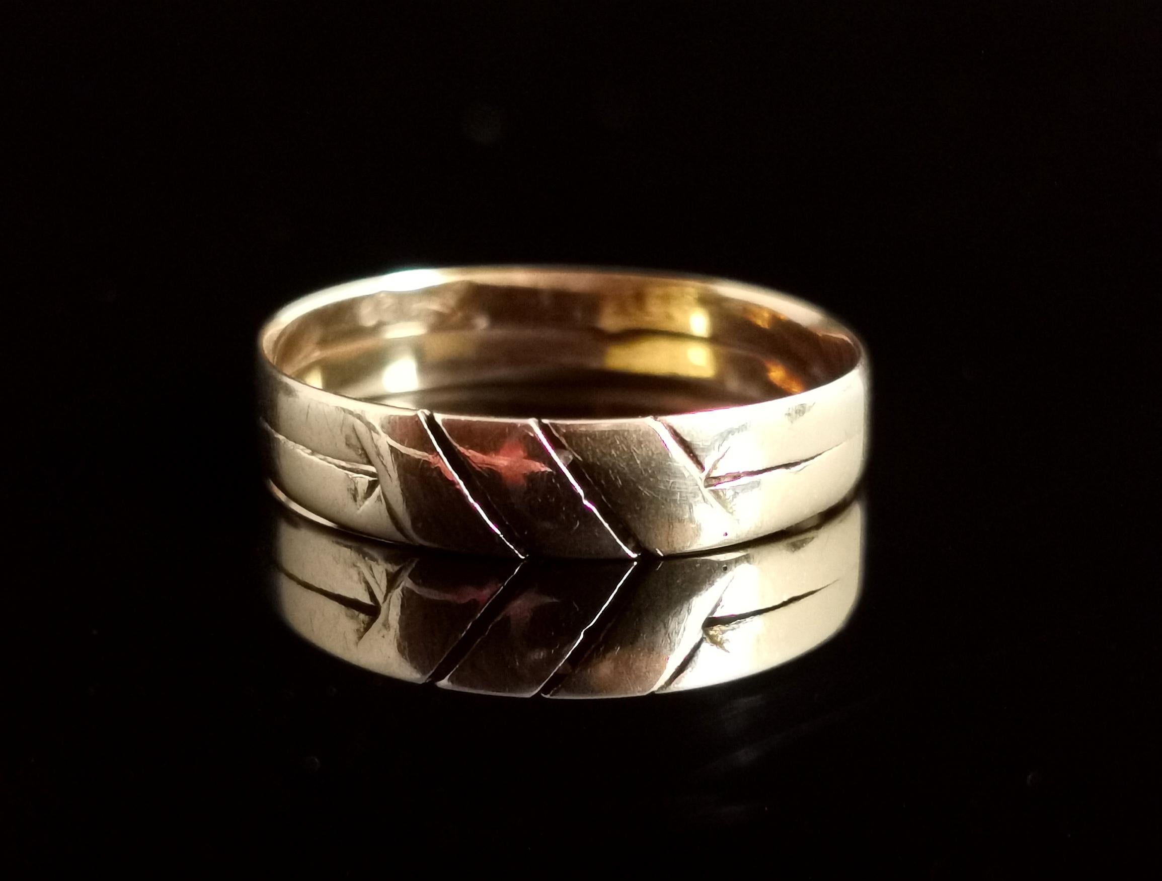 Women's or Men's Antique Victorian 18 Karat Yellow Gold Band Ring, Geometric, Wedding Band