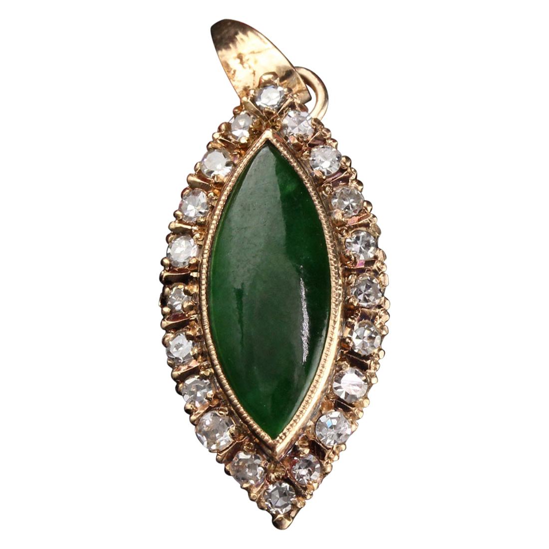 Vintage & Antique Jade Jewelry Necklaces, Earrings & More For Sale