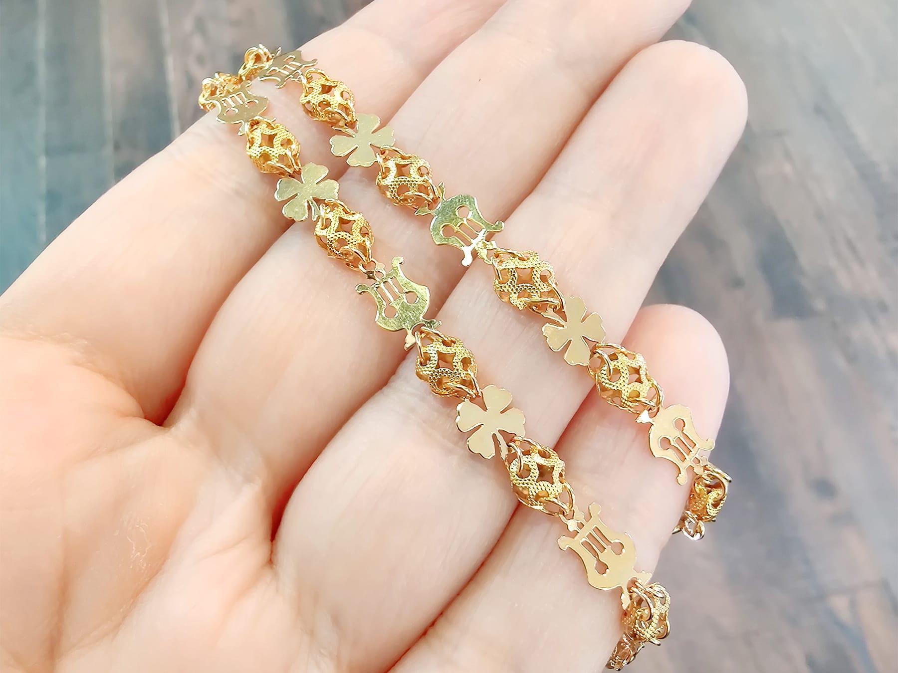 Antike viktorianische Halskette aus 18 Karat Gelbgold mit Harfe und Kleeblatt im Zustand „Hervorragend“ in Jesmond, Newcastle Upon Tyne