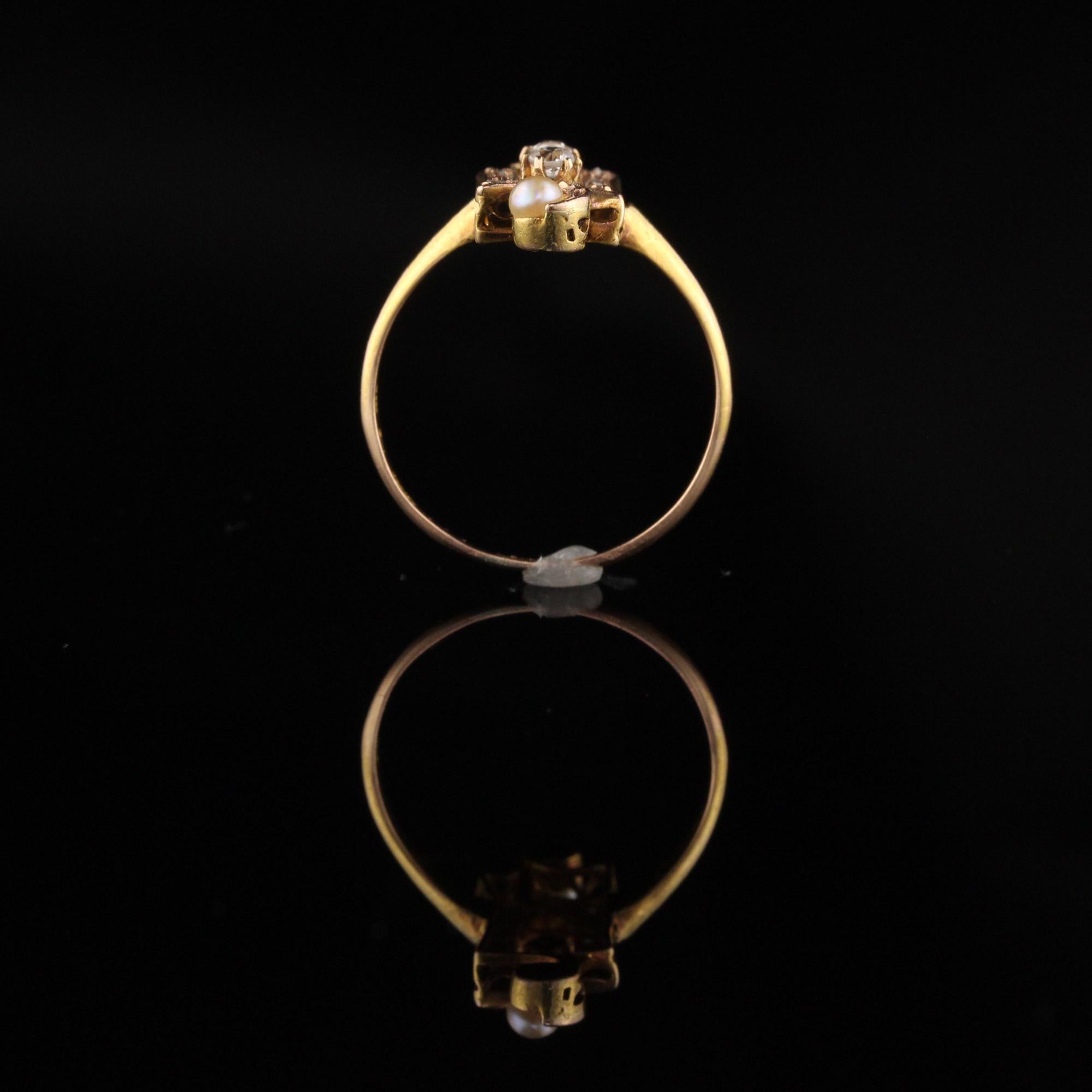 Antiker viktorianischer Ring aus 18 Karat Gelbgold mit Perlen und Diamanten im Rosenschliff Damen im Angebot