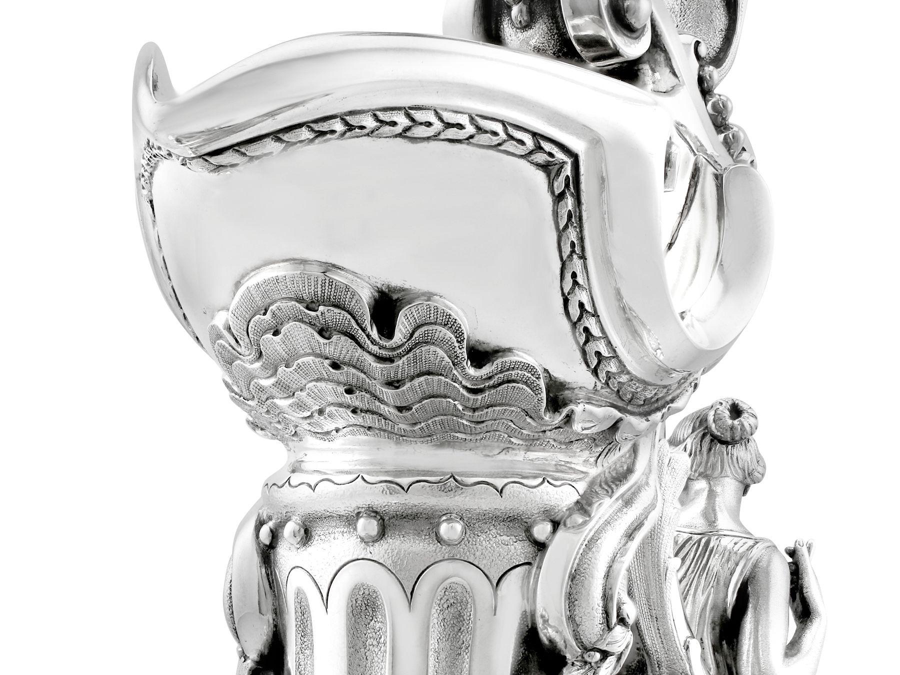 Antigua jarra de vino victoriana inglesa de plata de ley de 1843 Plata esterlina en venta
