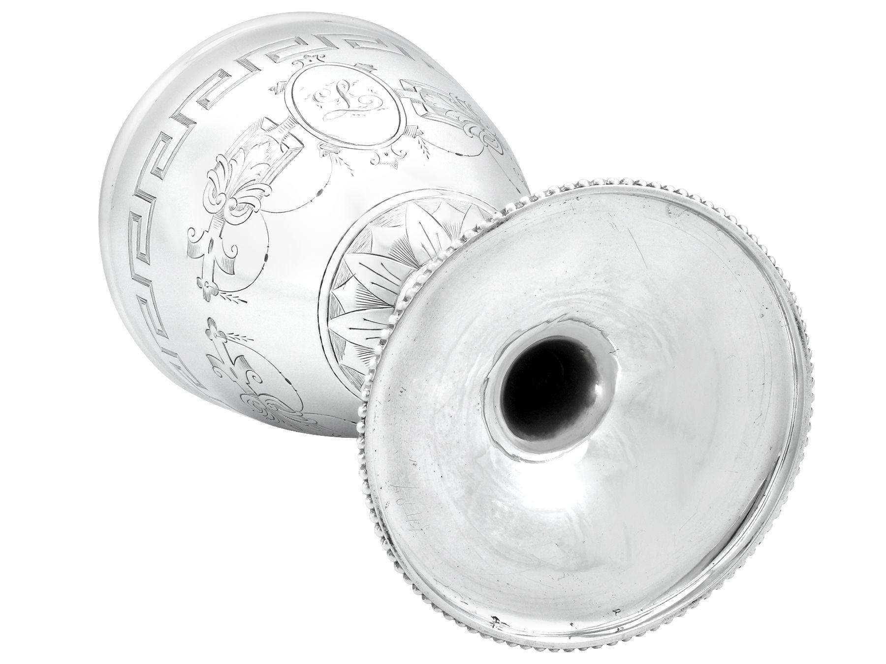 Anciennes gobelets victoriens en argent sterling 1858 en vente 4