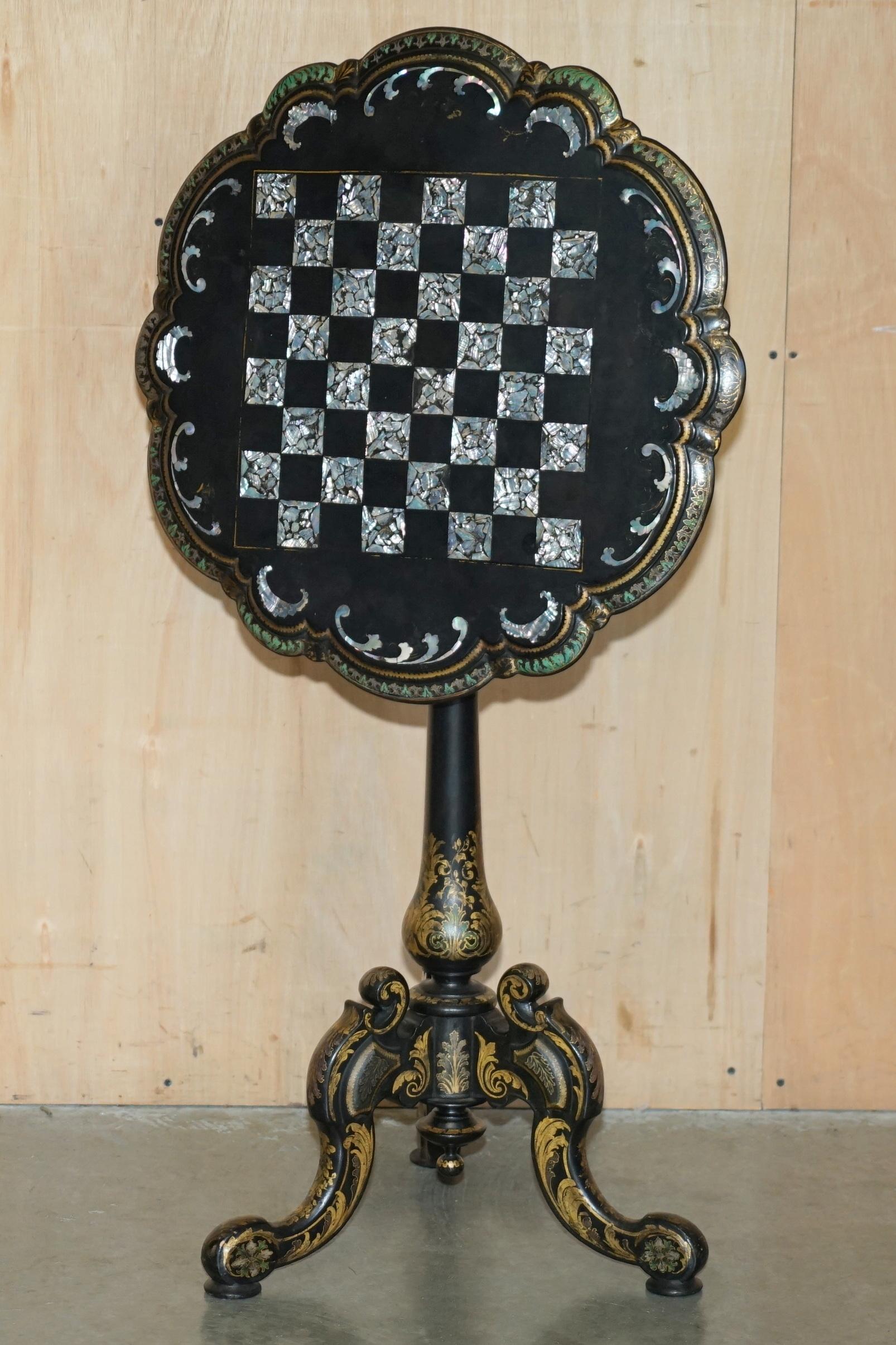 ANTICO VITTORIANO 1860 LACCA NERA MADRE DI PERLA CHESSA TILT TOP TAVOLO DA GIOCO in vendita 8