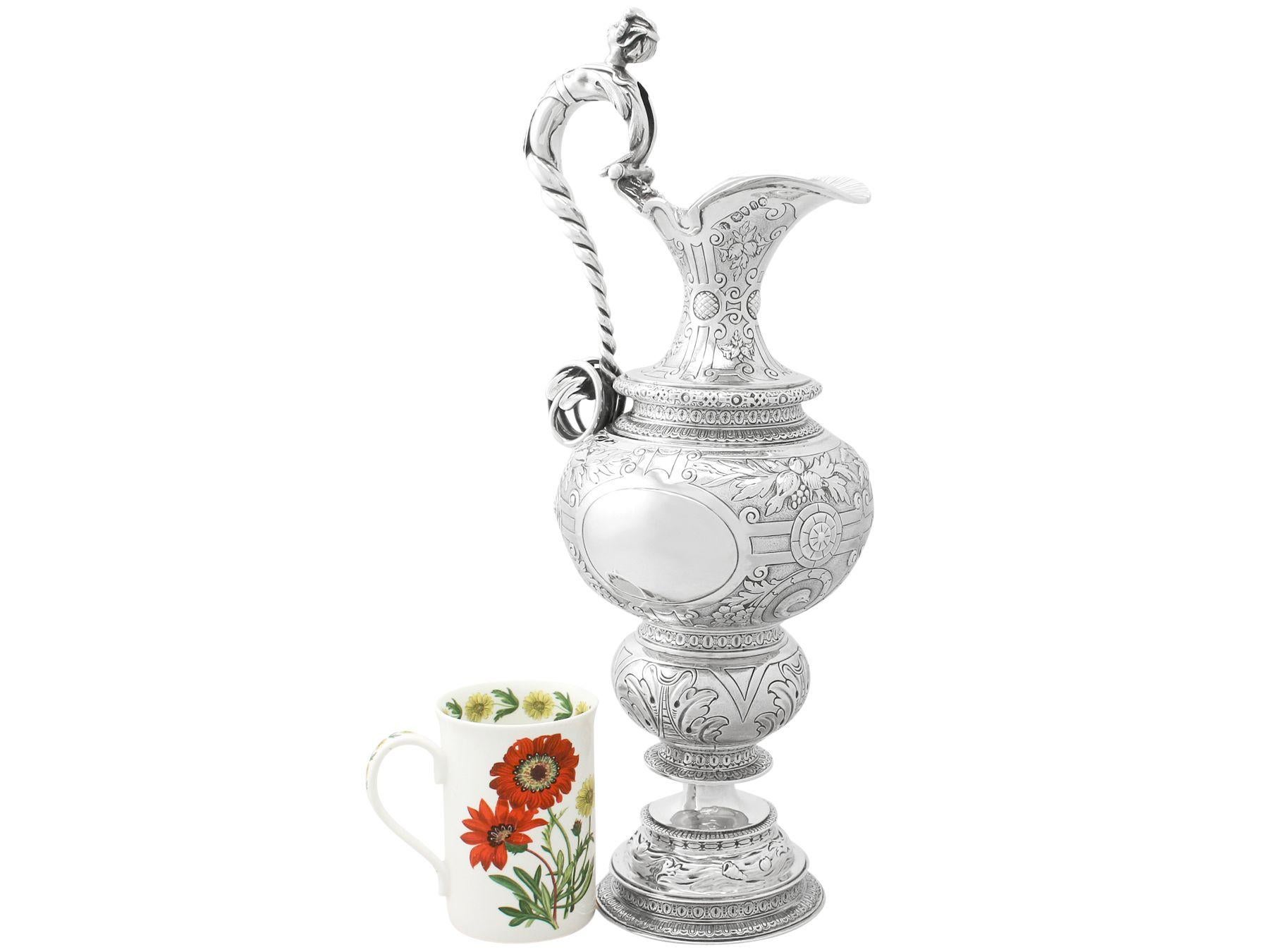 An exceptional, fine and impressive antique Victorian English sterling silver claret jug, made by George Fox; an addition to our diverse wine and drinks related collection.

This exceptional antique Victorian sterling silver claret jug has a