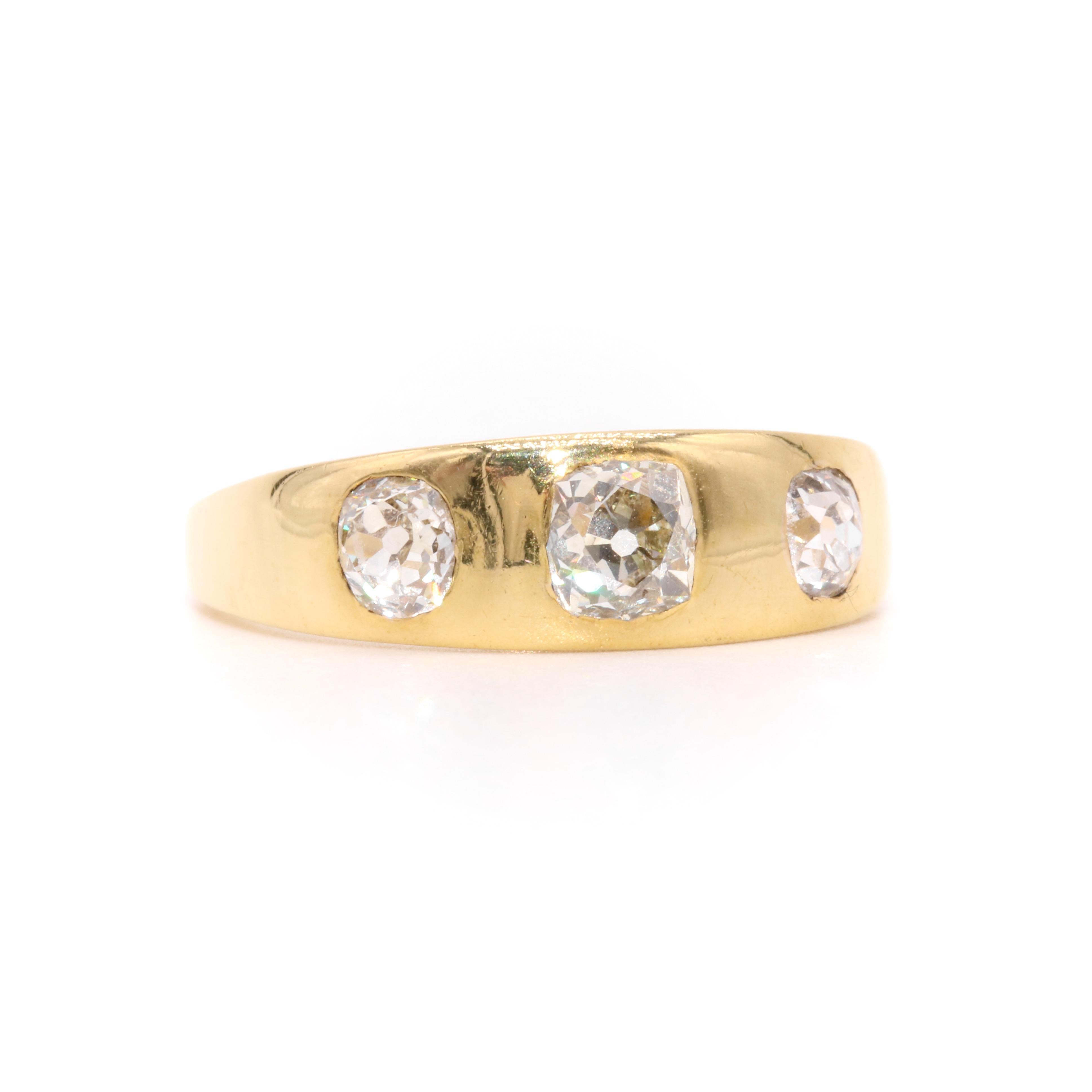 Antique Victorian 1870s 18K Gold 1.35ctw Old Mine Cut Diamond Trilogy Ring In Good Condition In Staines-Upon-Thames, GB