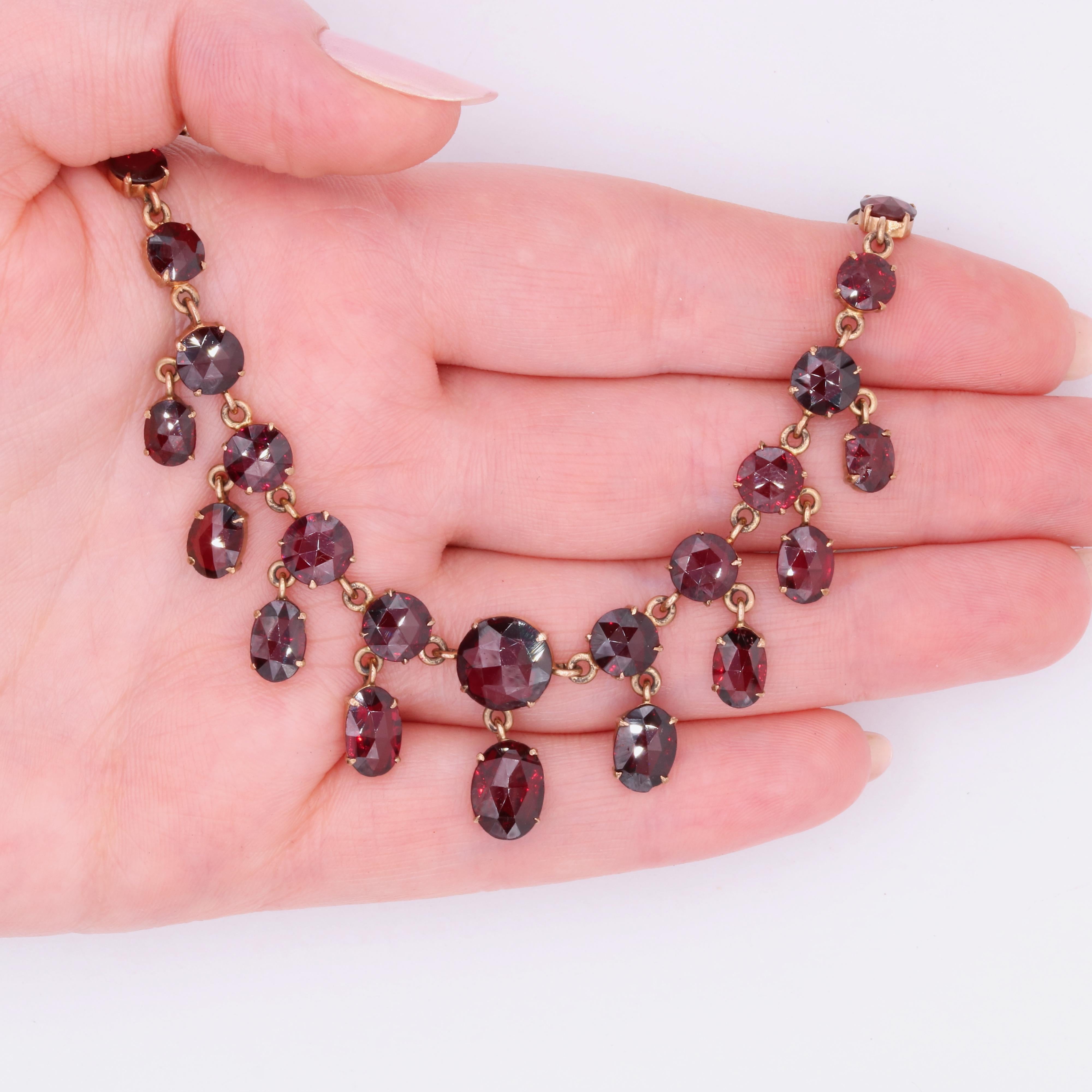 Antique Victorian 1870s Gold 48ctw Garnet Fringe Necklace in Original Fitted Box For Sale 7