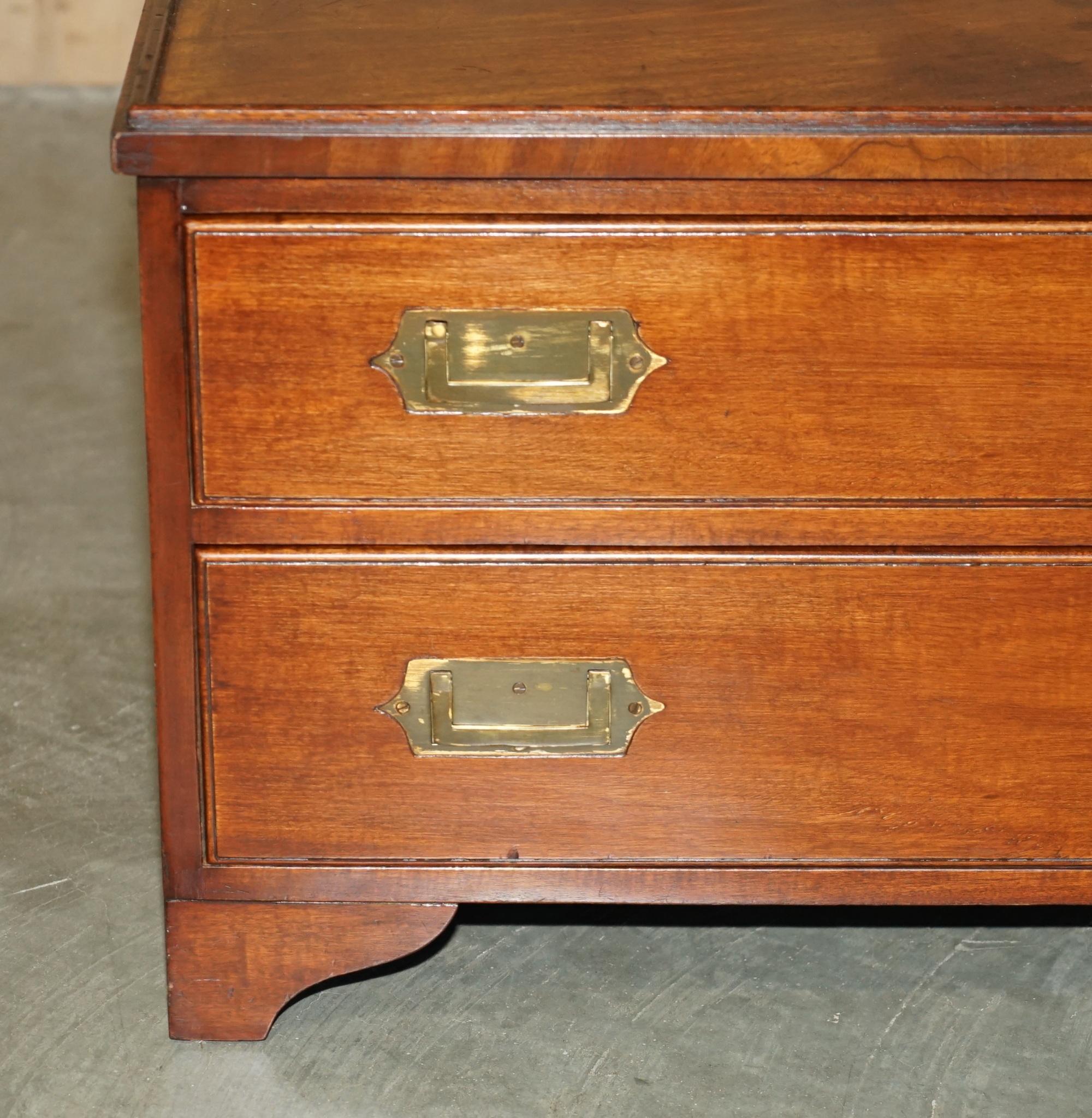 Anglais Antiquités VICTORIENNES 1880 BOIS DUR FLAMME CAMPAIGNE MILITAIRE TABLE DE CAFÉ TACHES en vente