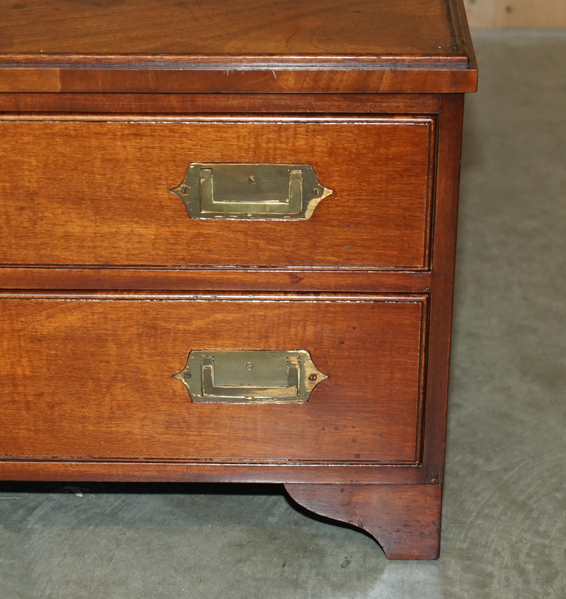 Fait main Antiquités VICTORIENNES 1880 BOIS DUR FLAMME CAMPAIGNE MILITAIRE TABLE DE CAFÉ TACHES en vente