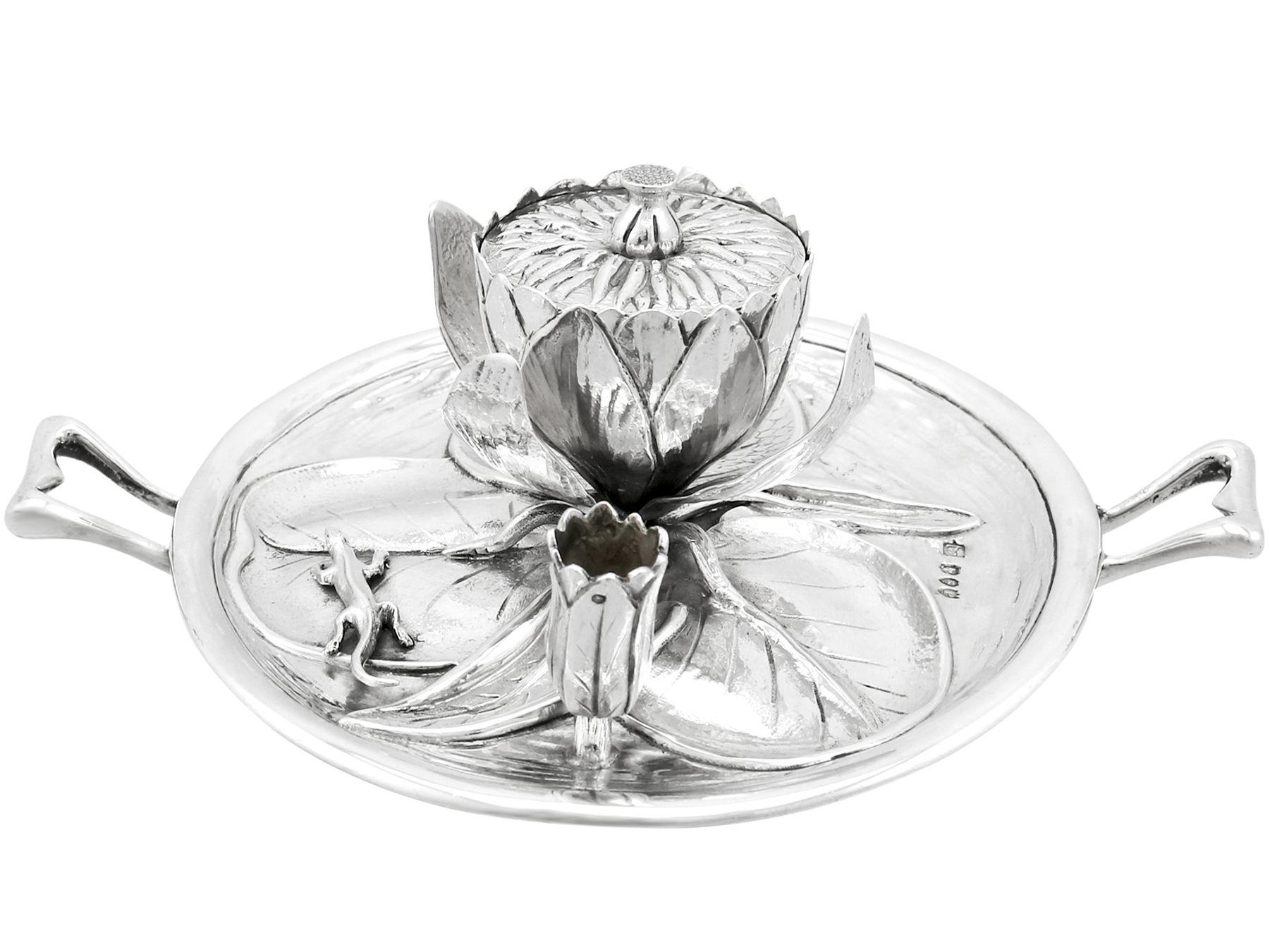 An exceptional, fine unusual and impressive antique Victorian English sterling silver inkwell in the form of a water lily; an addition to our ornamental silverware collection.

This exceptional antique Victorian cast sterling silver inkwell has