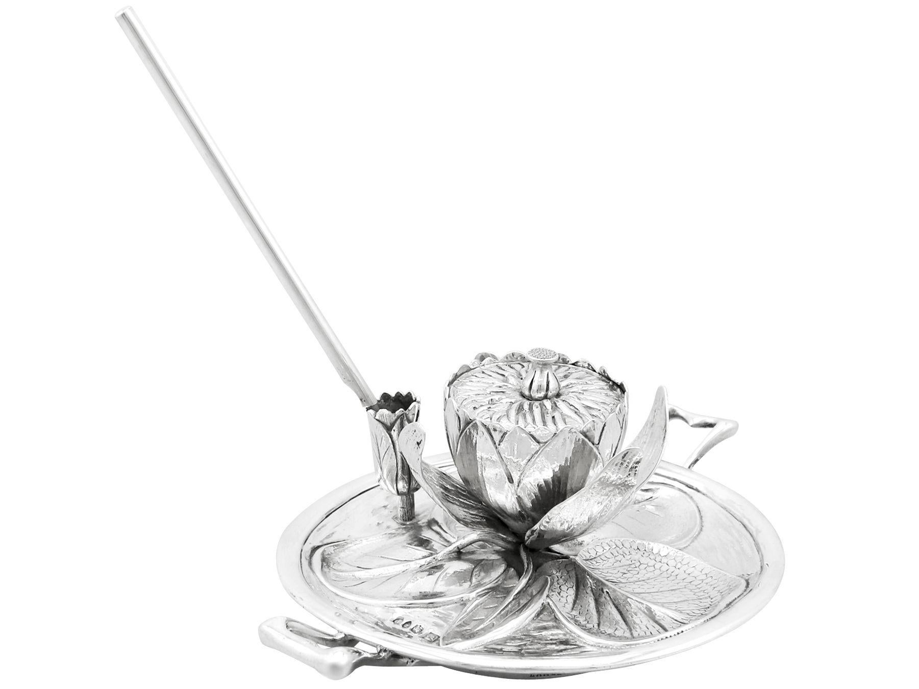 Antique Victorian 1890s Sterling Silver Water Lily Inkwell In Excellent Condition In Jesmond, Newcastle Upon Tyne