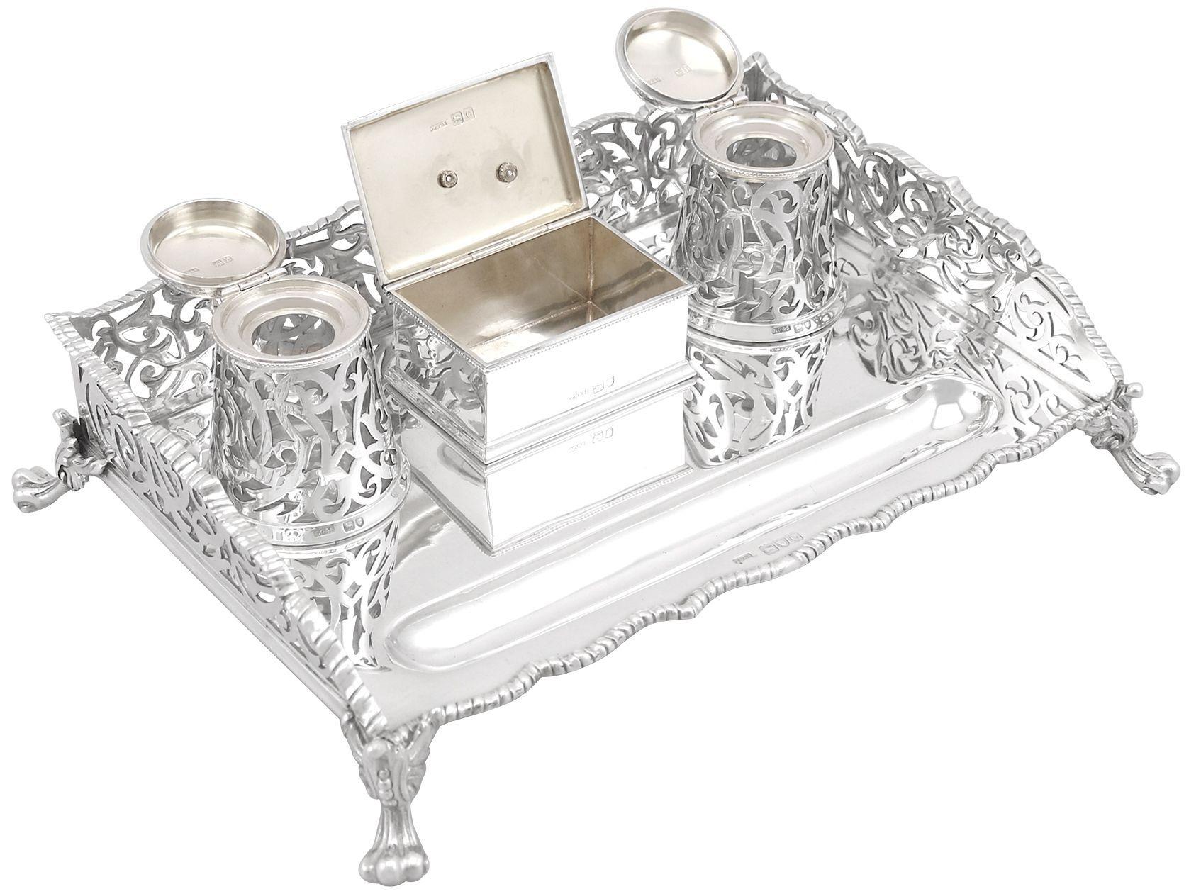 Antique Victorian 1898 Sterling Silver Gallery Inkstand by John Grinsell & Sons In Excellent Condition For Sale In Jesmond, Newcastle Upon Tyne