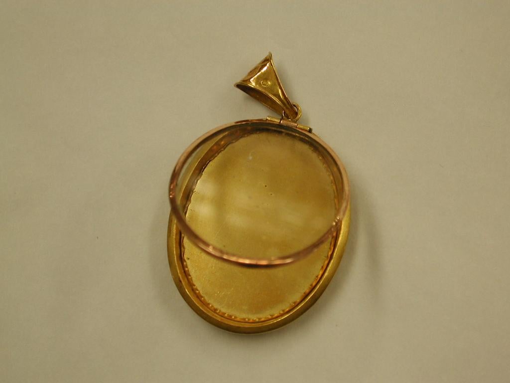 Victorian 18 Carat Etruscian Bordered Pietra Dura Pendant, Dated circa 1860 2