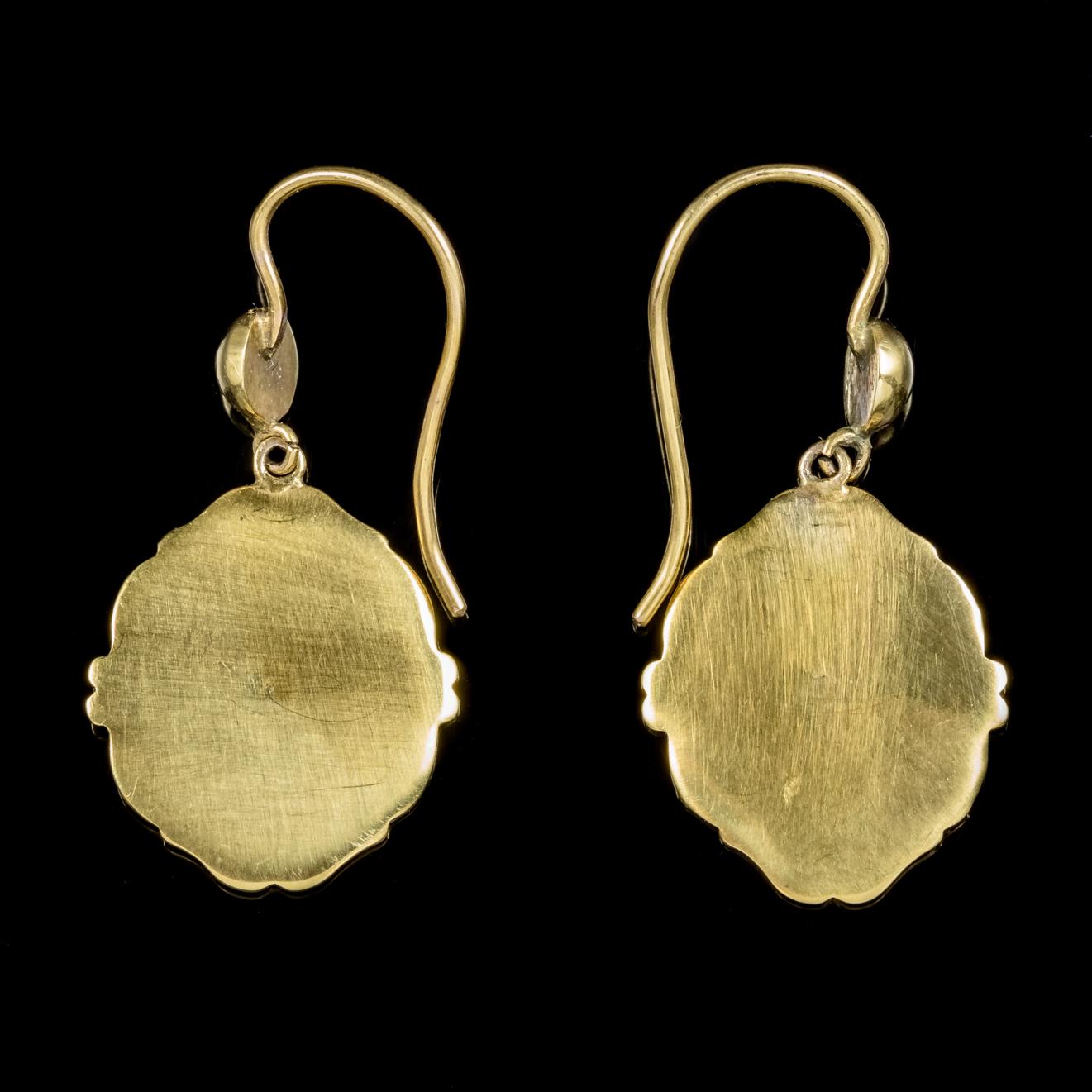This delightful pair of antique 18ct Yellow Gold drop earrings are Victorian Circa 1900. 

The earrings feature two fancy golden droppers which have been beautifully engraved with images of winged Cherubs.

Cherub or Putto has been depicted in