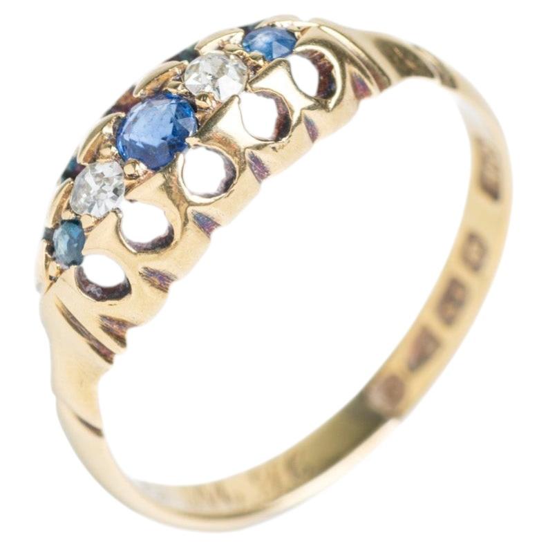 Anillo Victoriano Antiguo de Oro de 18 ct con Cinco Diamantes y Zafiro en venta