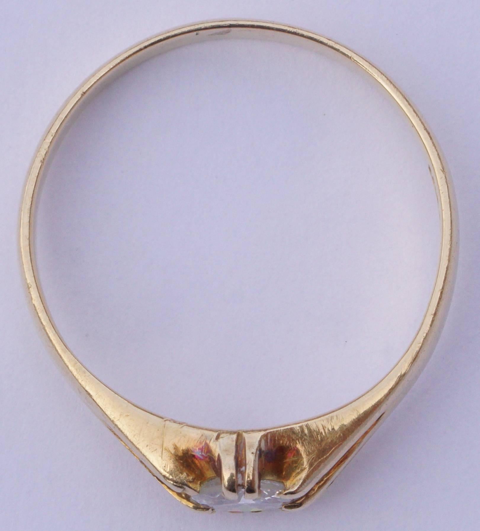 Femenino o masculino Anillo solitario de diamantes de oro de 18 ct circa años 20 en venta