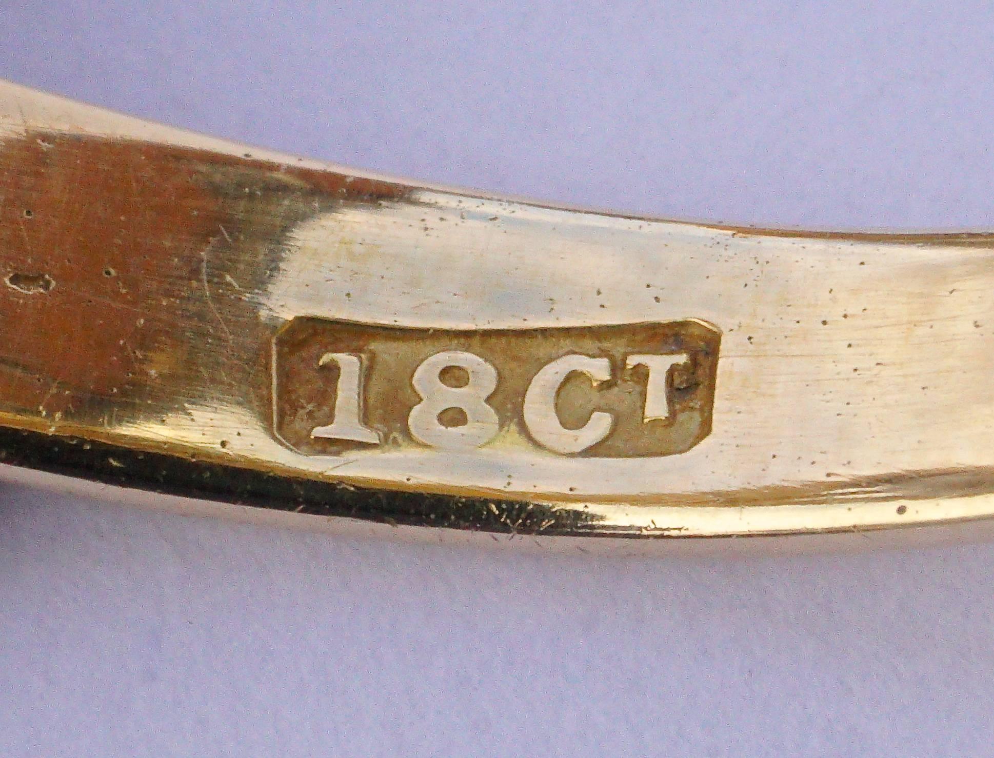 Solitär-Ring aus 18 Karat Gold mit Diamanten, um 1920 im Angebot 1