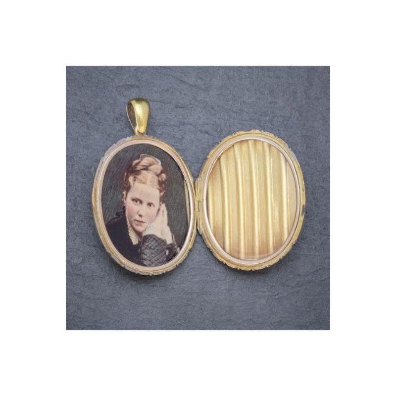 Antikes viktorianisches Medaillon aus 18 Karat Gold, handbemalte Fotografie, um 1880 Damen im Angebot