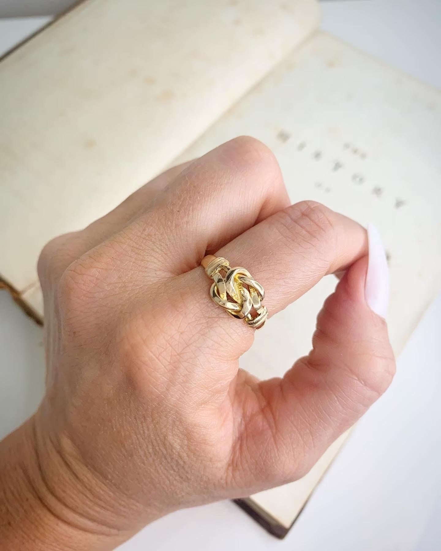 Antique Knot Ring 

18ct Gold 

Hallmarked Birmingham 1897

Beautiful gold Victorian ’lovers knot’ ring.
The lover's knot has a long history of being a symbol of love. It represents the unbreakable bond and eternal connection between two lovers.