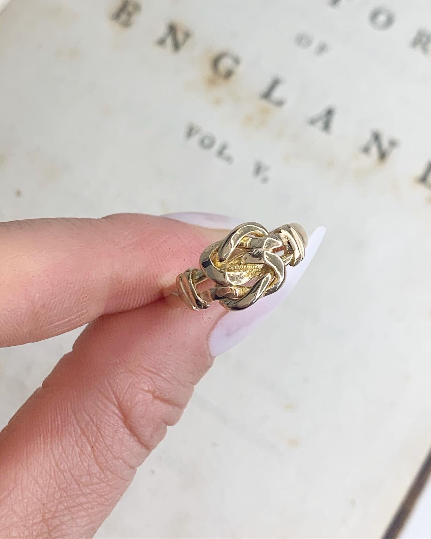 Antique Victorian 18ct Gold Lovers Knot Ring For Sale 3