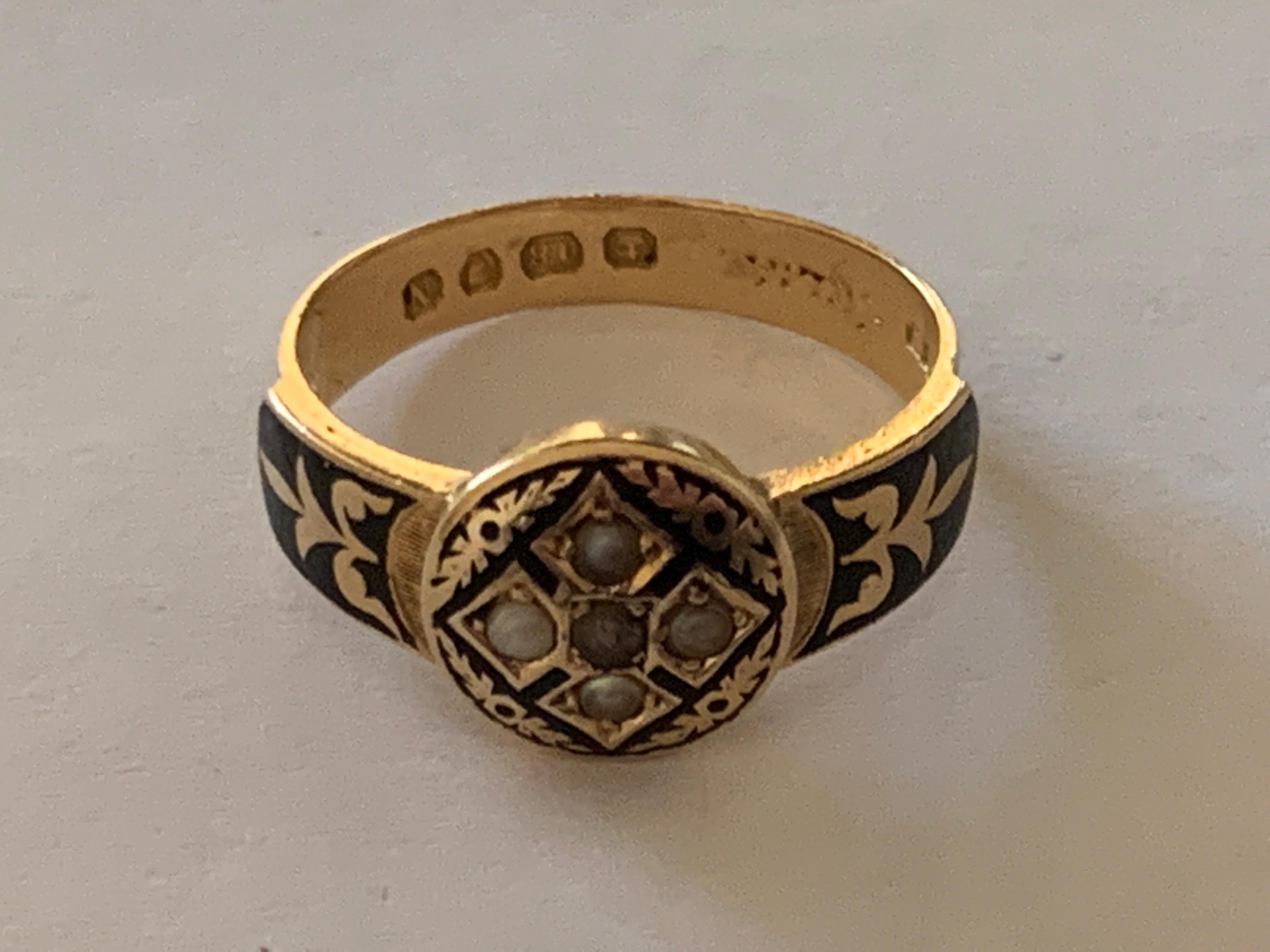 Antique Victorian 18ct Gold Memorial Ring  For Sale 9
