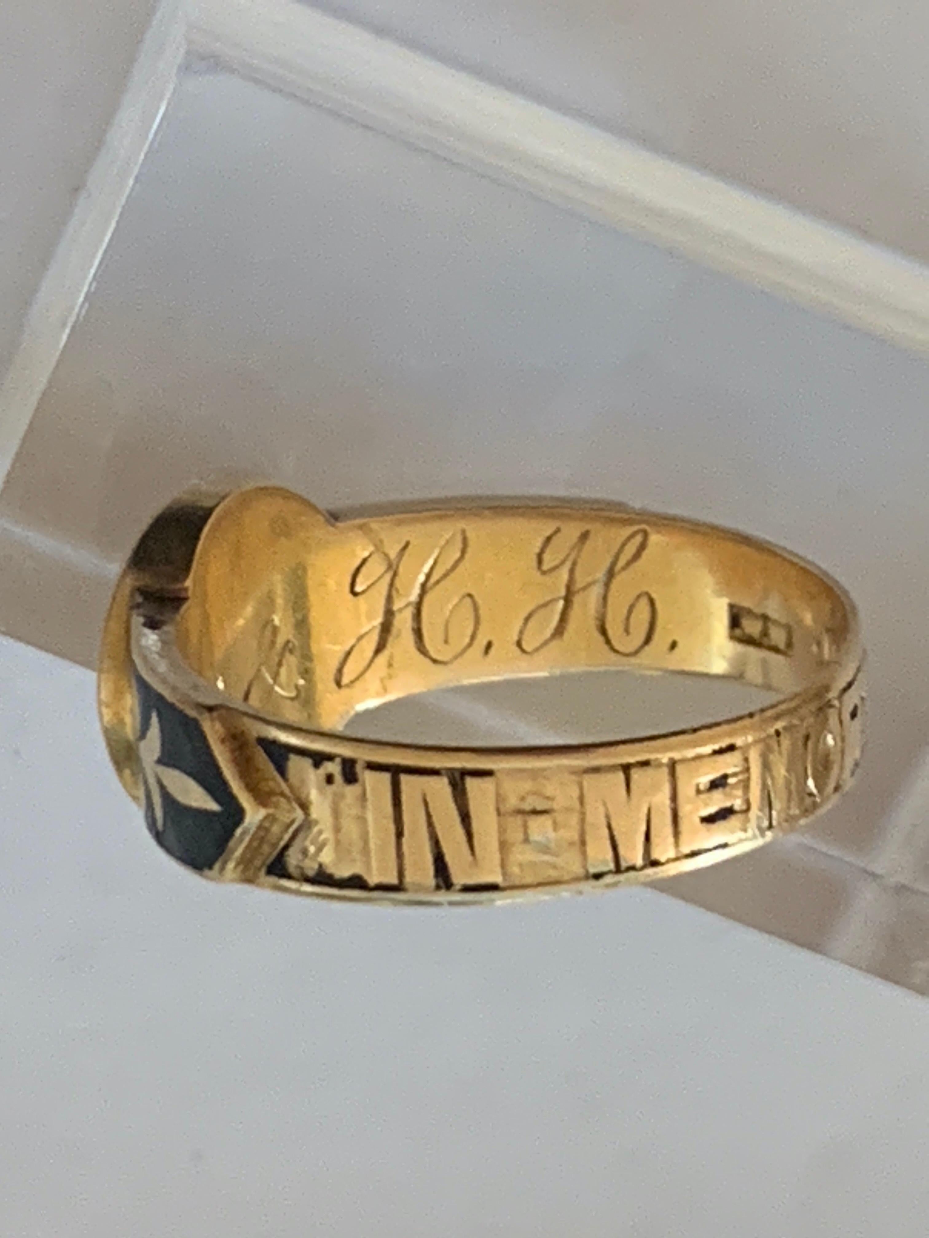 Antique Victorian 18ct Gold Memorial Ring  For Sale 4