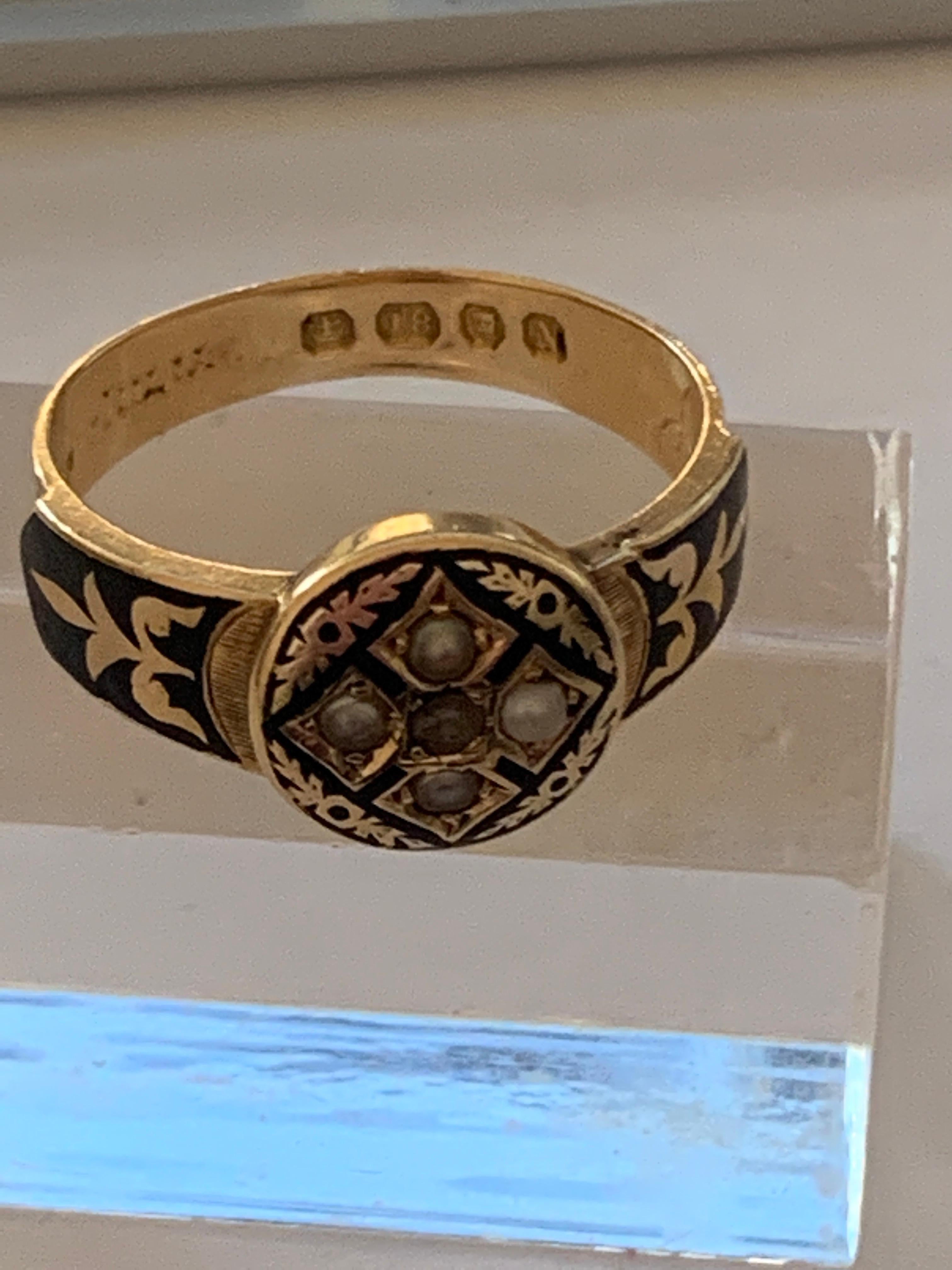 Antique Victorian 18ct Gold Memorial Ring  For Sale 5