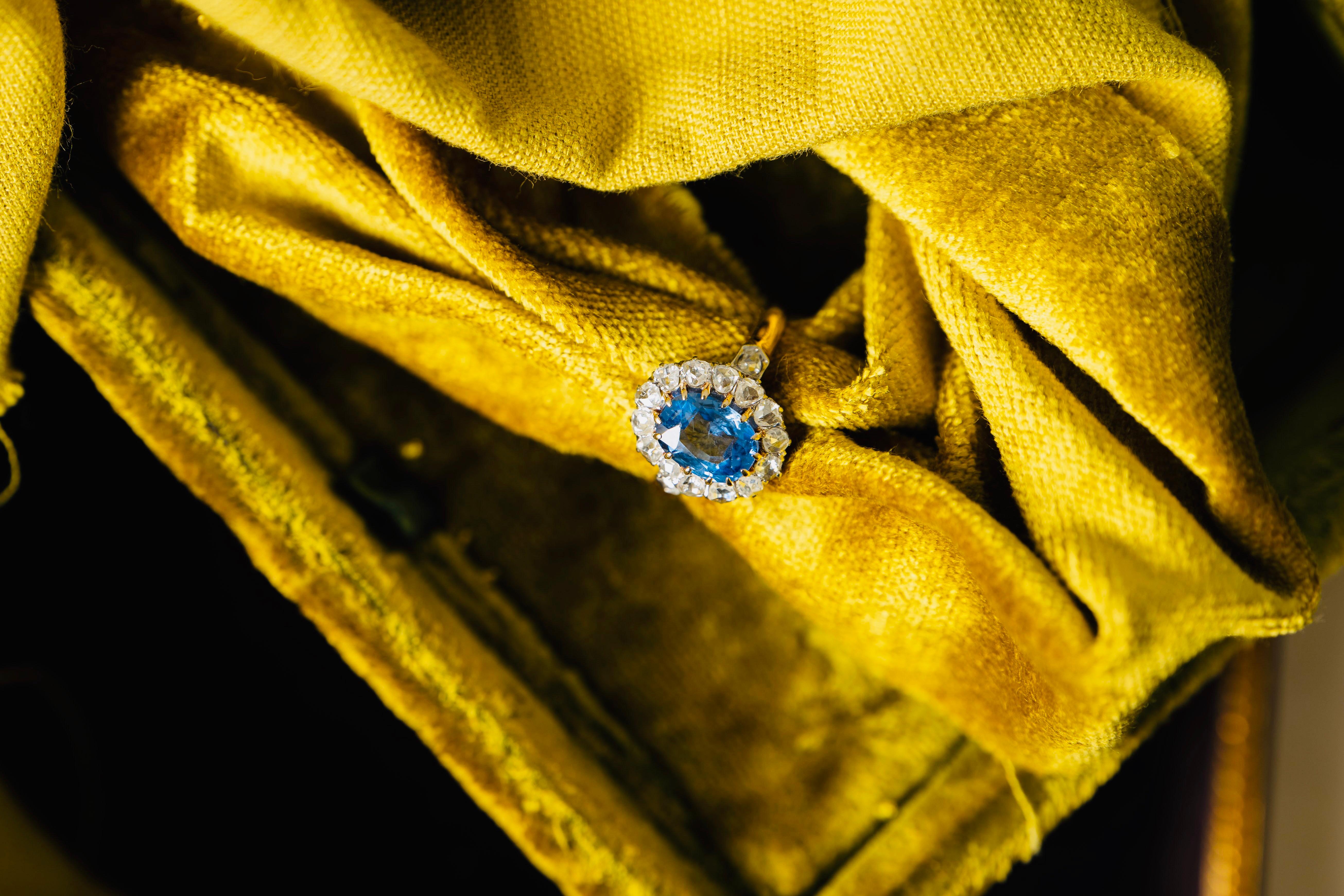Antique Victorian 18 Carat Gold Natural ‘Cornflower’ Ceylon Sapphire and Diamond 3