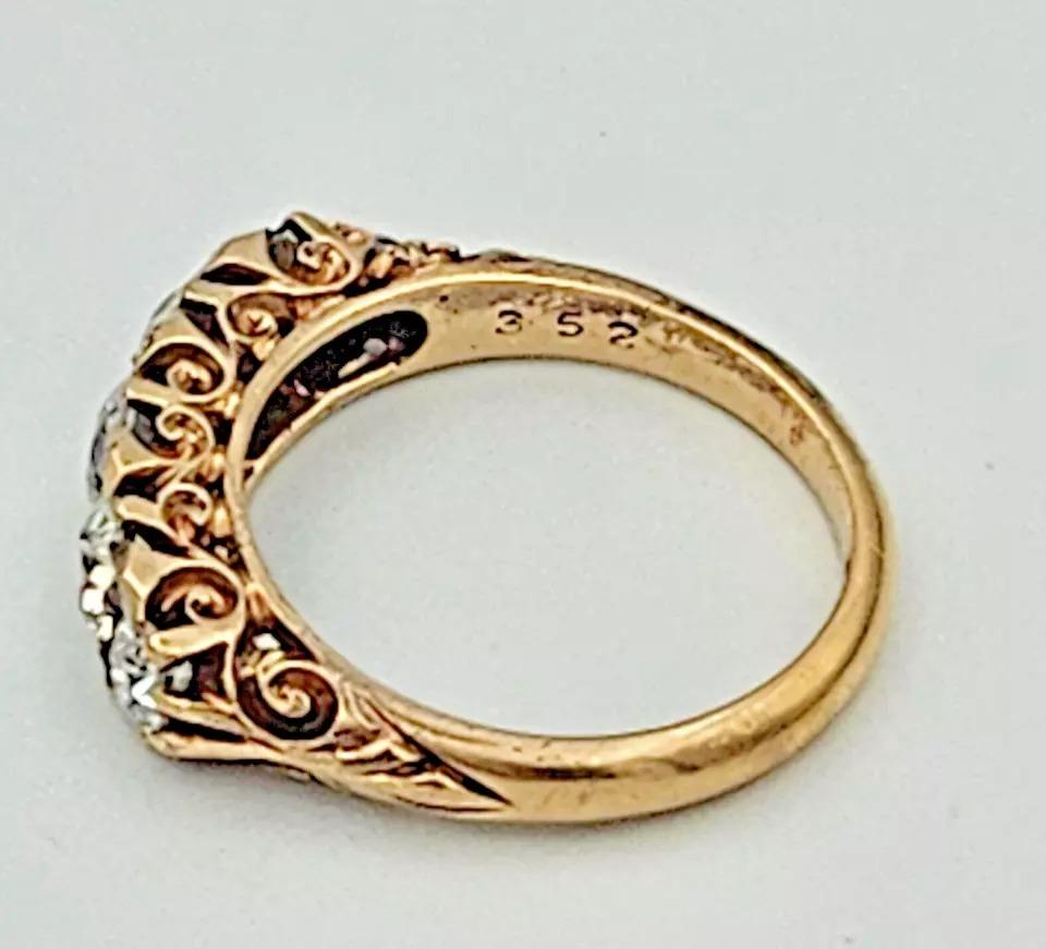 Antique Victorian 18ct Solid Gold, Carved Half Hoop Five Stone Diamond Ring In Excellent Condition For Sale In Kenley surrey, GB
