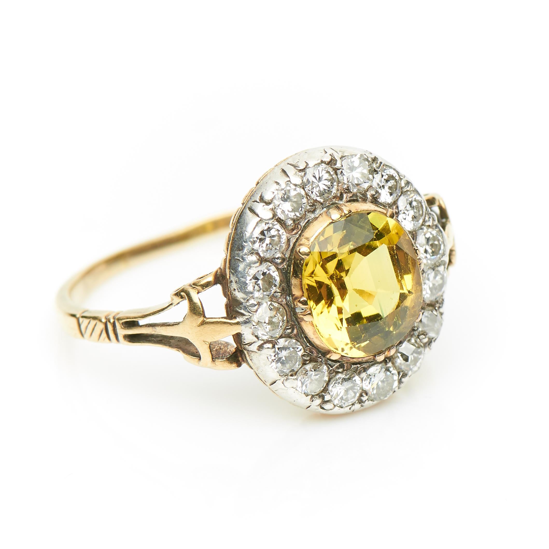 Antique, Victorian, 18 Carat Gold, Yellow Sapphire and Diamond Cluster Ring In Excellent Condition In Rochford, Essex