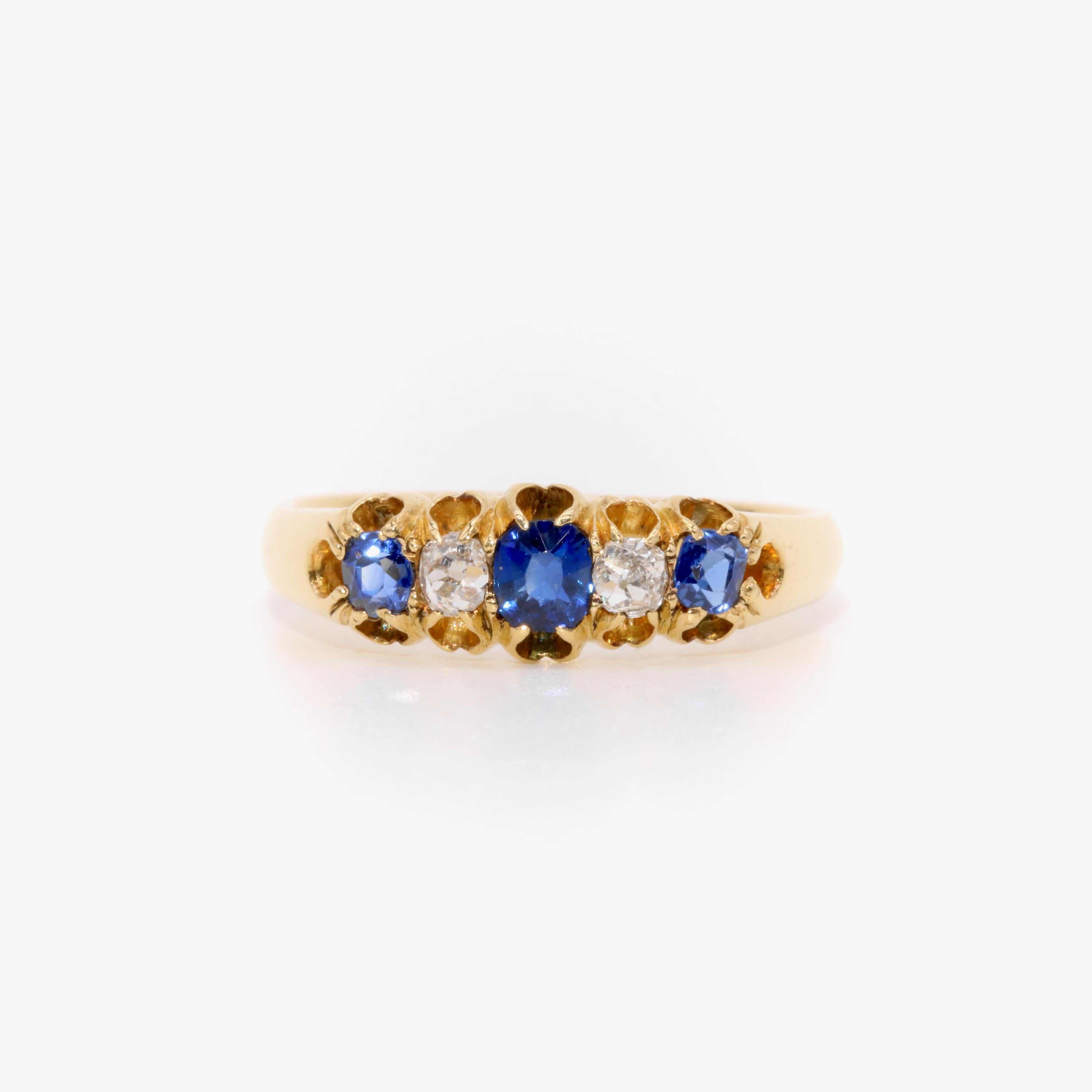Antique Victorian 18K Gold 0.63tgw Sapphire and Old Cut Diamond 5 Stone Ring In Good Condition For Sale In Staines-Upon-Thames, GB