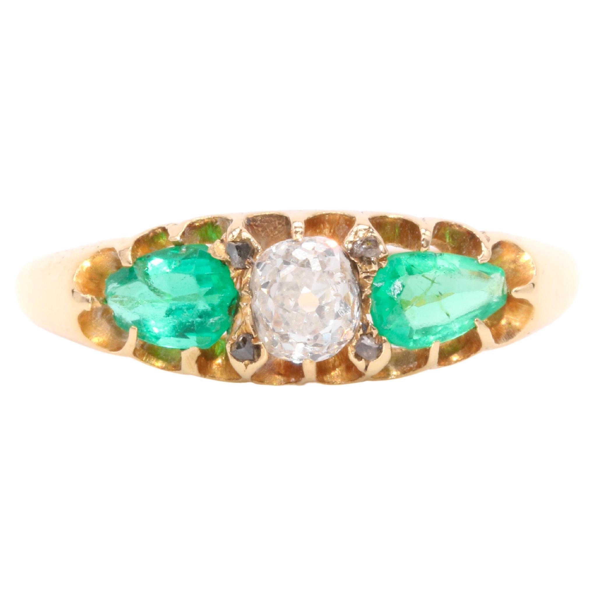 Antique Victorian 18K Gold 0.83tgw Old Mine Cut Diamond and Emerald Trilogy Ring