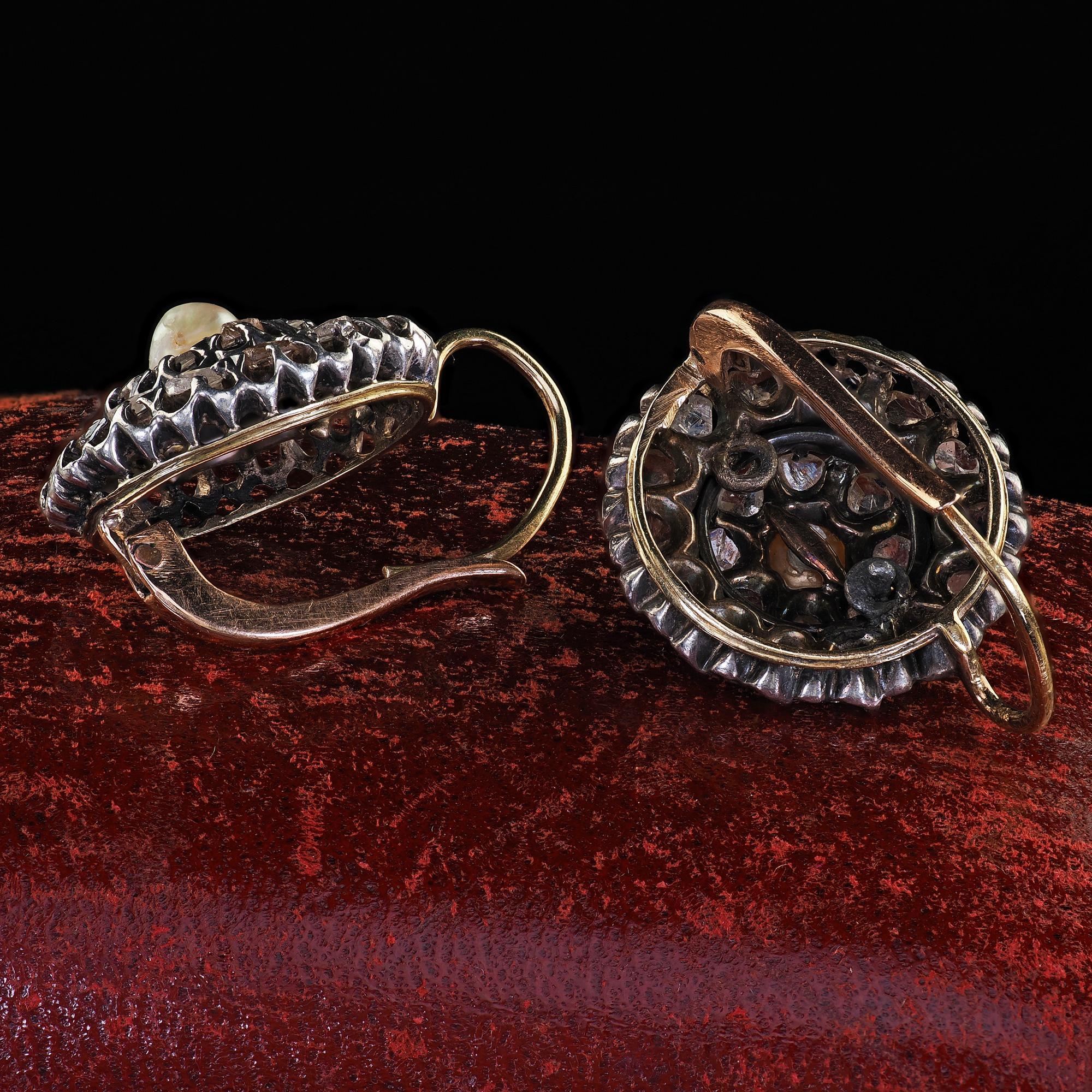 Antiguos pendientes victorianos de oro y plata de 18 quilates con diamantes talla rosa y perlas en Bueno estado para la venta en Great Neck, NY