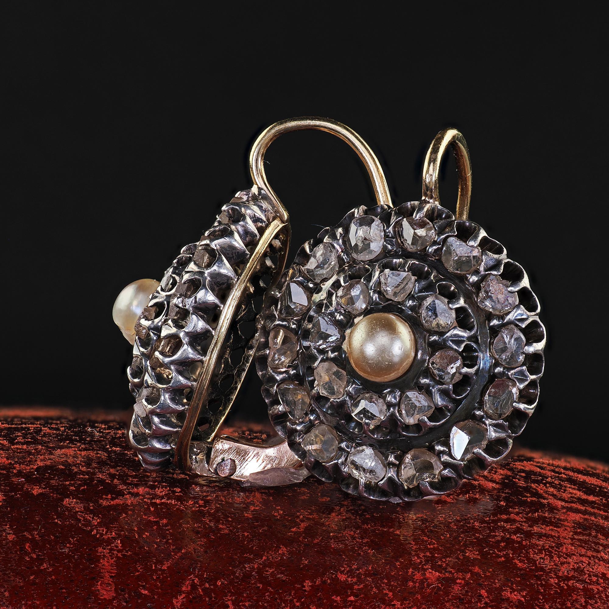 Antiguos pendientes victorianos de oro y plata de 18 quilates con diamantes talla rosa y perlas en venta 2