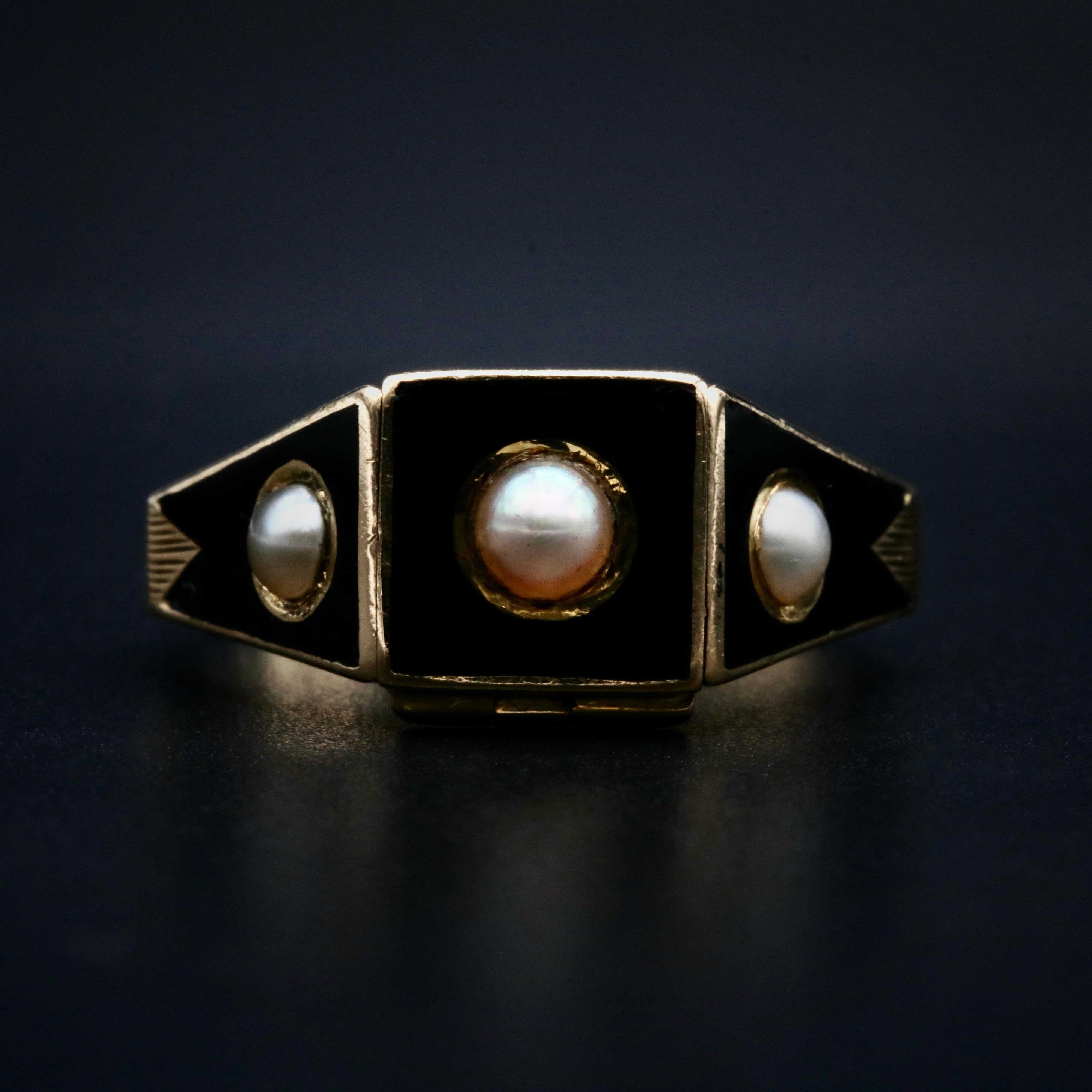 Round Cut Antique Victorian 18K Gold Black Enamel and Pearl Hinged Locket Mourning Ring For Sale