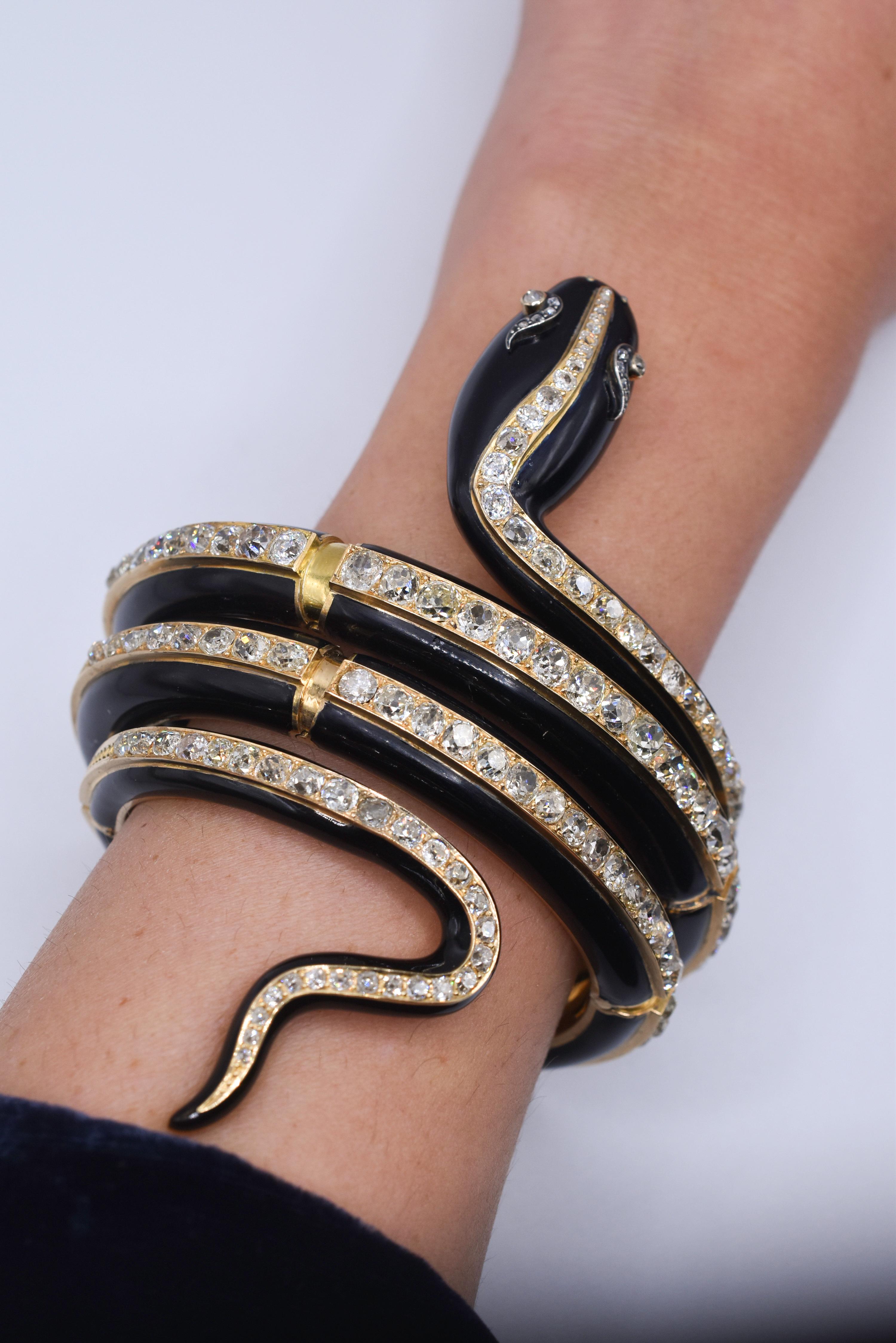 Victorien Bracelet serpent victorien ancien en or 18 carats et émail noir avec diamants en vente
