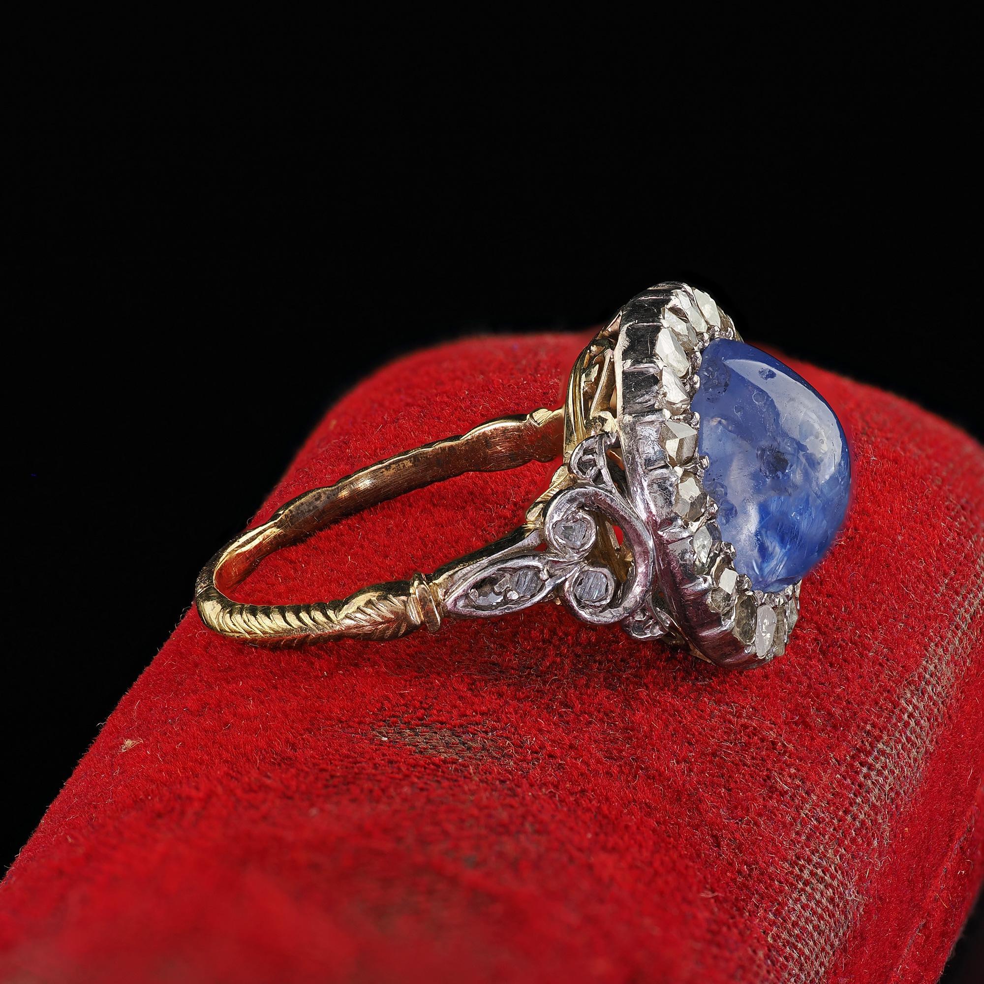 Antiguo anillo de compromiso victoriano de oro de 18 quilates con diamantes talla rosa y zafiro en cabujón Cabujón en venta