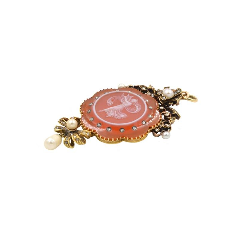 Antique Victorian 18K Gold Carved Agate Cameo Pendant with Pearls and Diamonds In Excellent Condition For Sale In Los Angeles, CA
